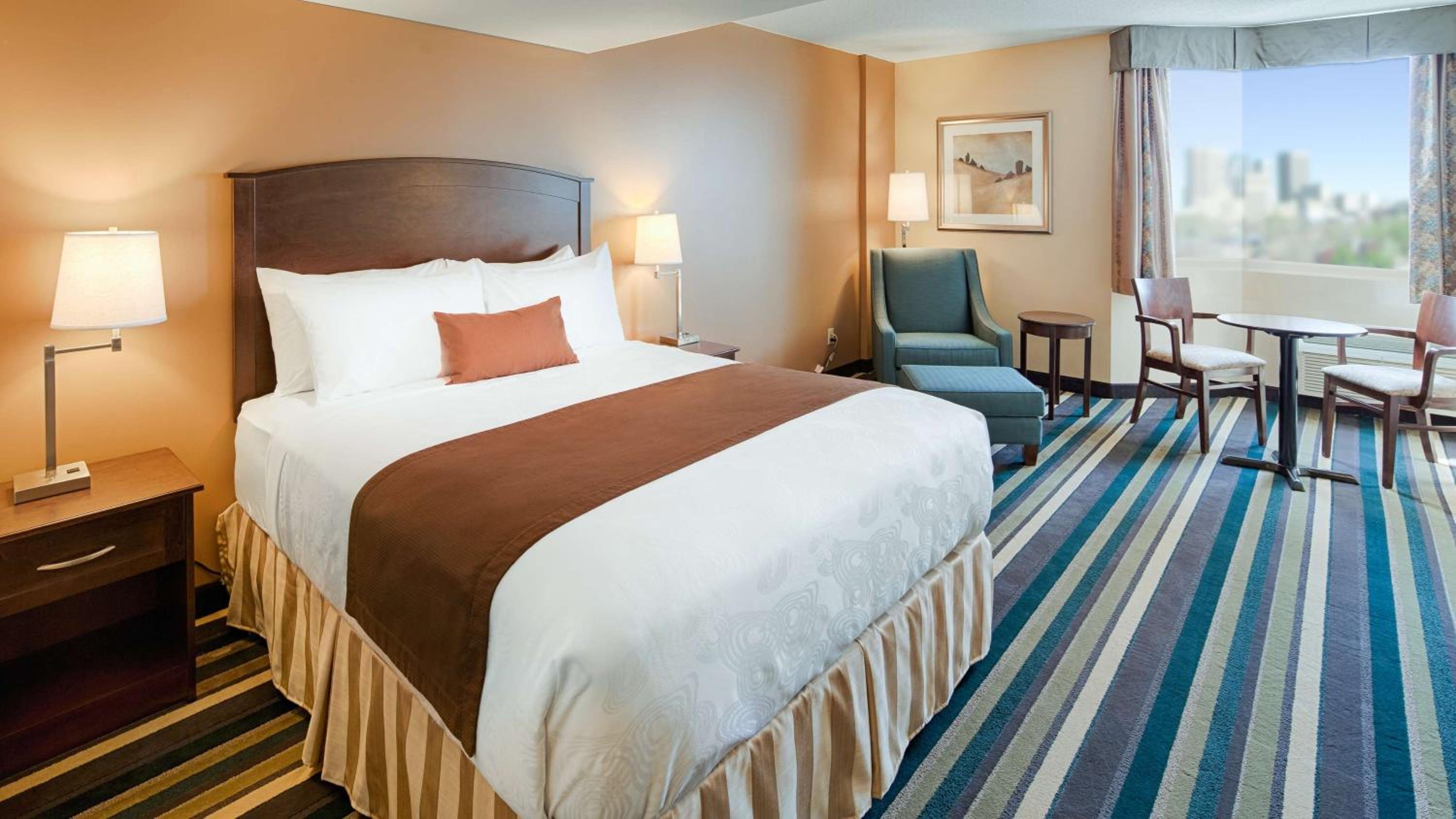 Queen Room - Pet Friendly/Non-Smoking - Photo 1