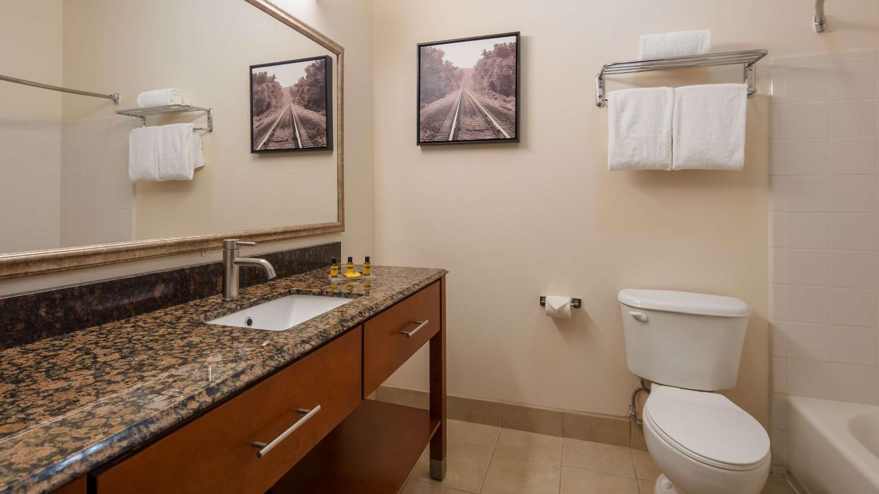 King Room - Non-Smoking photo 2
