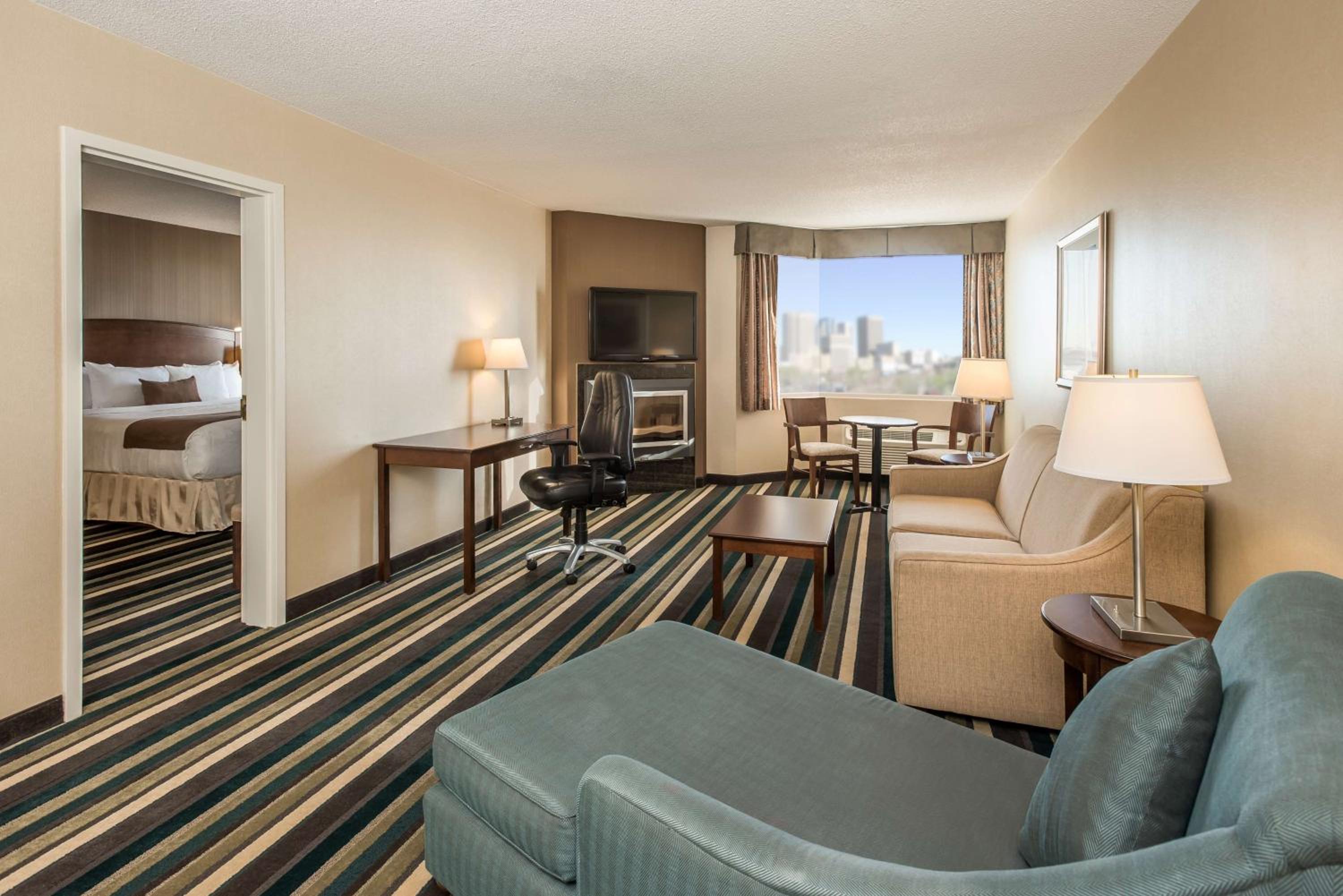 King Suite with Sofa Bed and Whirlpool - Nonsmoking - Photo 1