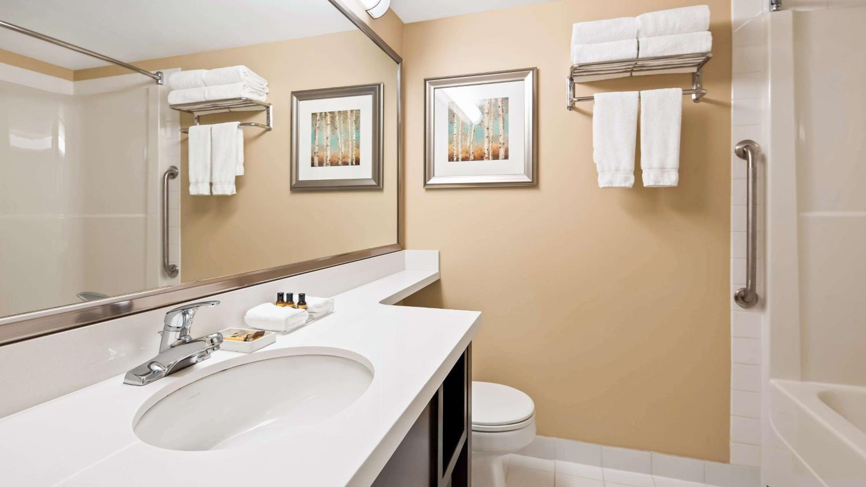 Queen Room - Pet Friendly/Non-Smoking - Photo 3