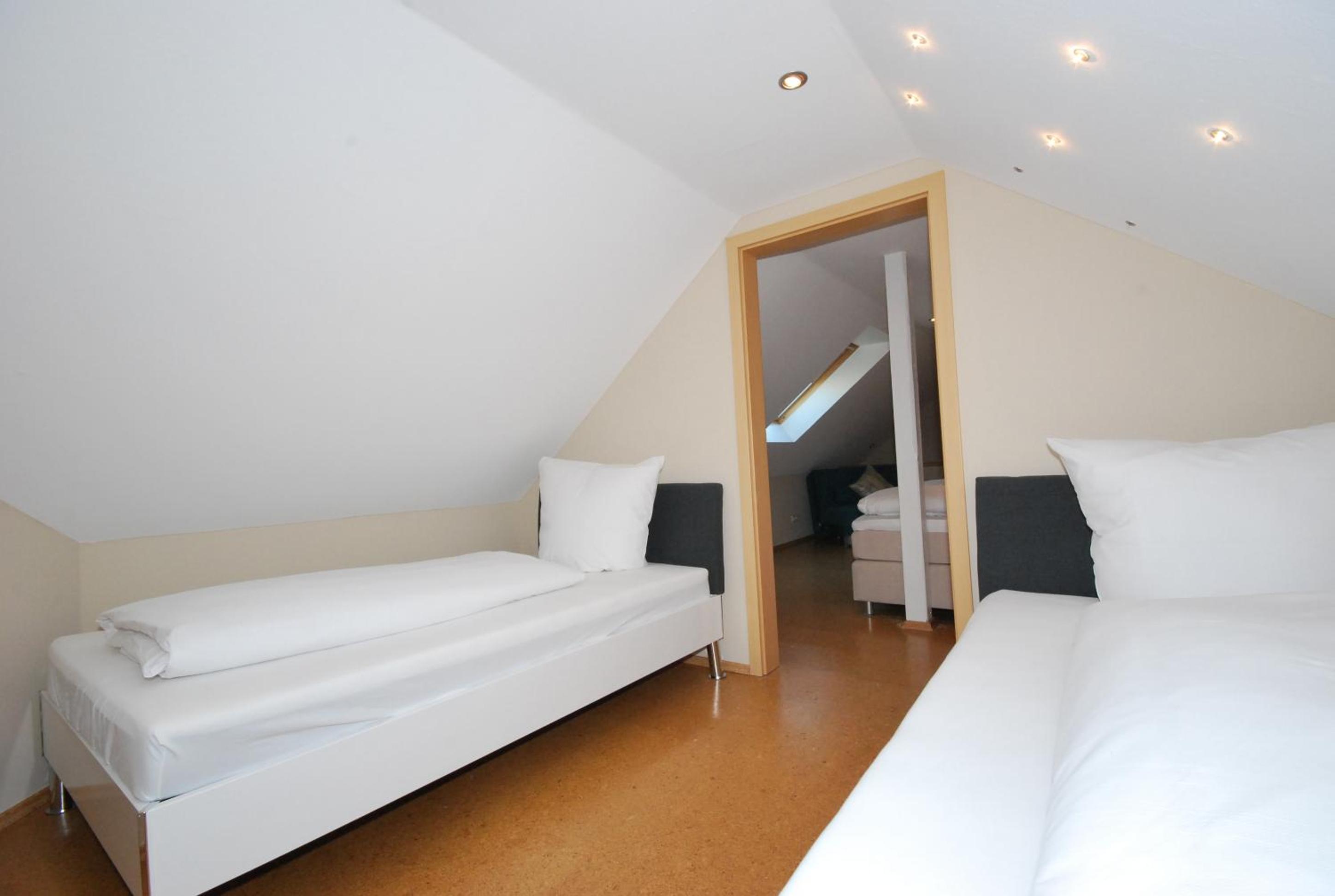 Apartment - Split Level - Photo 4