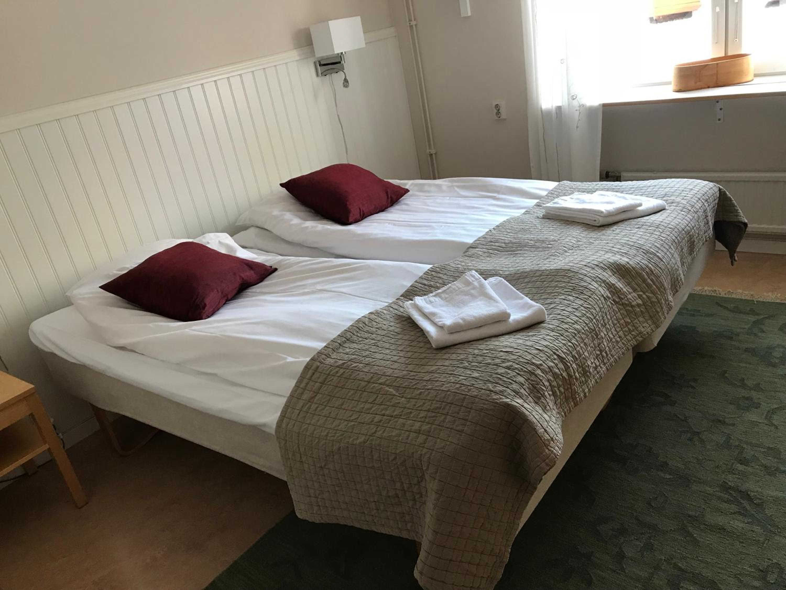 Standard Twin Room - Photo 4