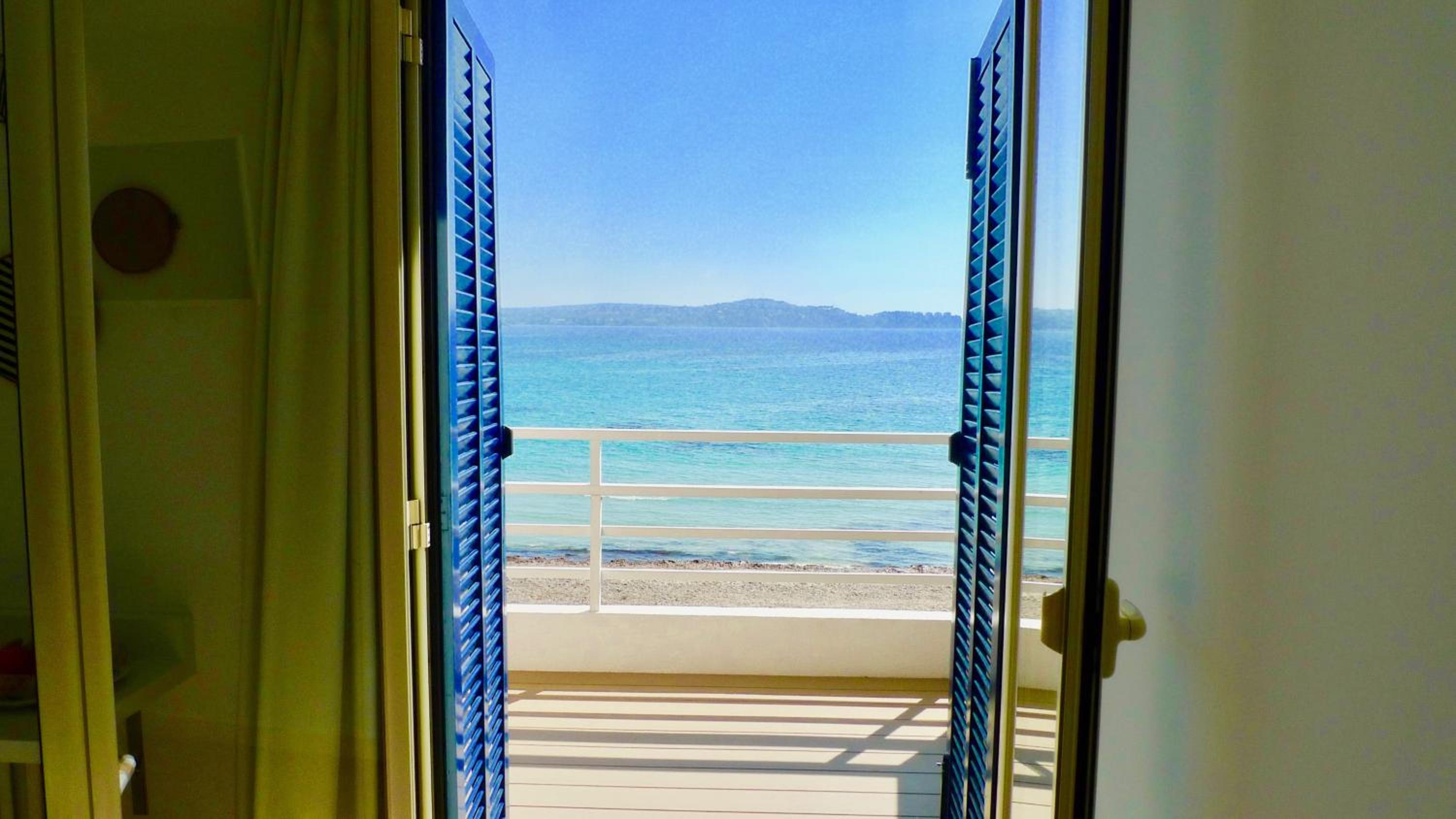 Double or Twin Room with Sea View photo 3
