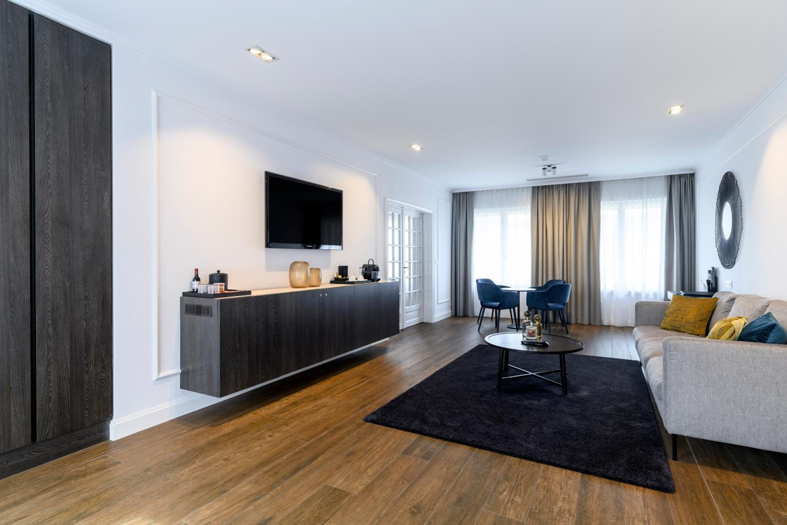 Penthouse Suite - Photo 3
