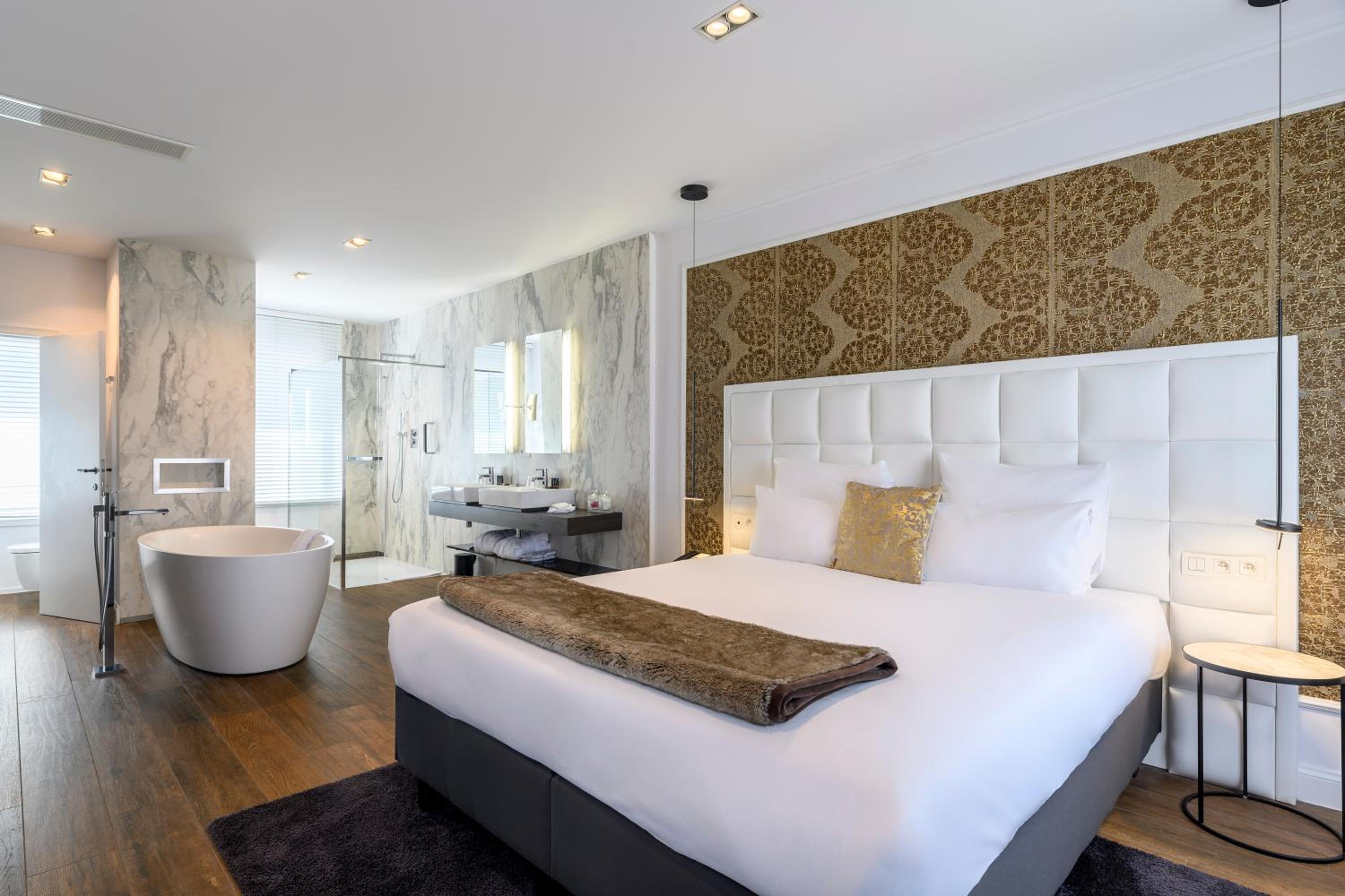 Penthouse Suite - Photo 2
