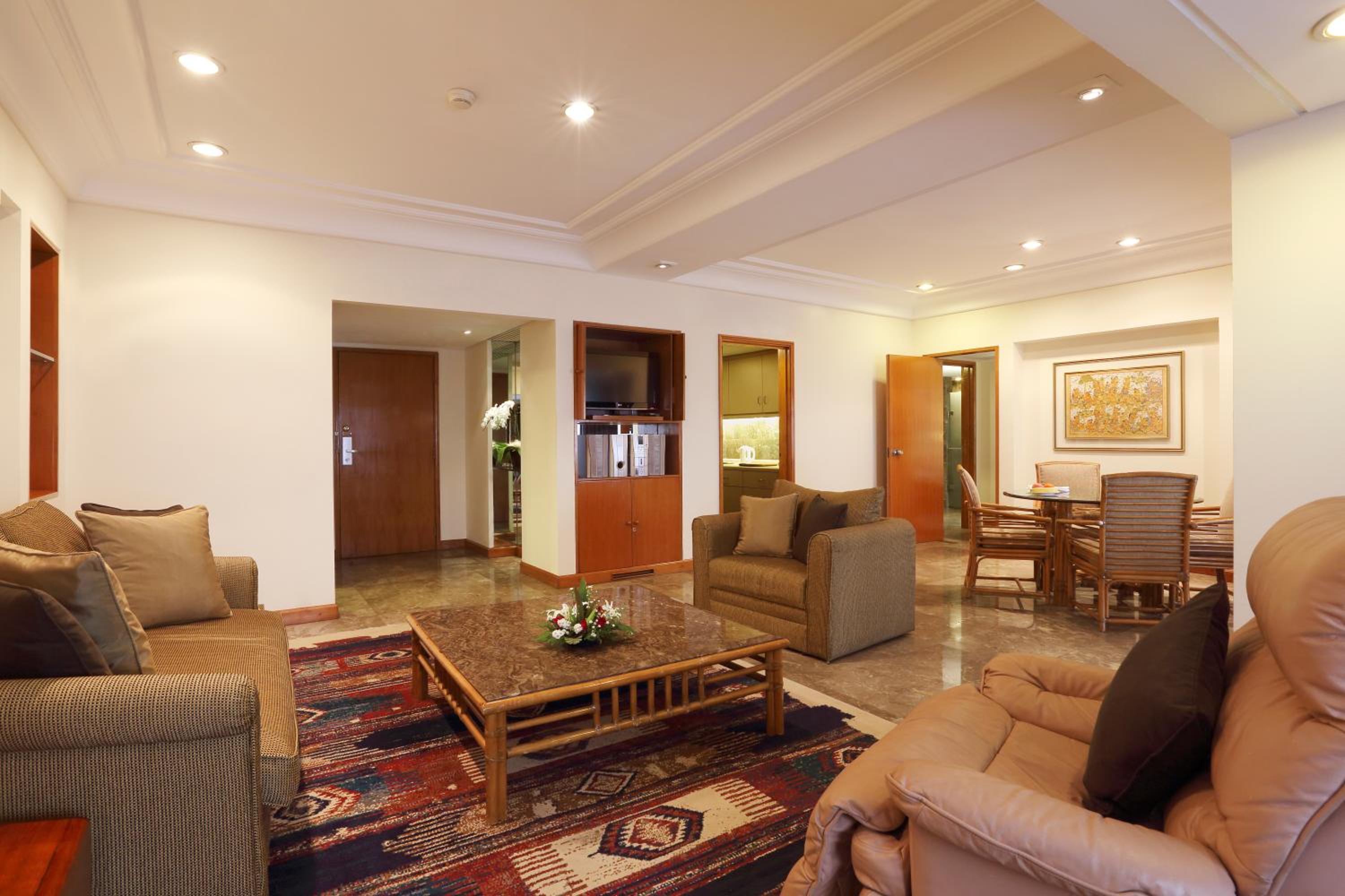 Ambassador Suite - Photo 2