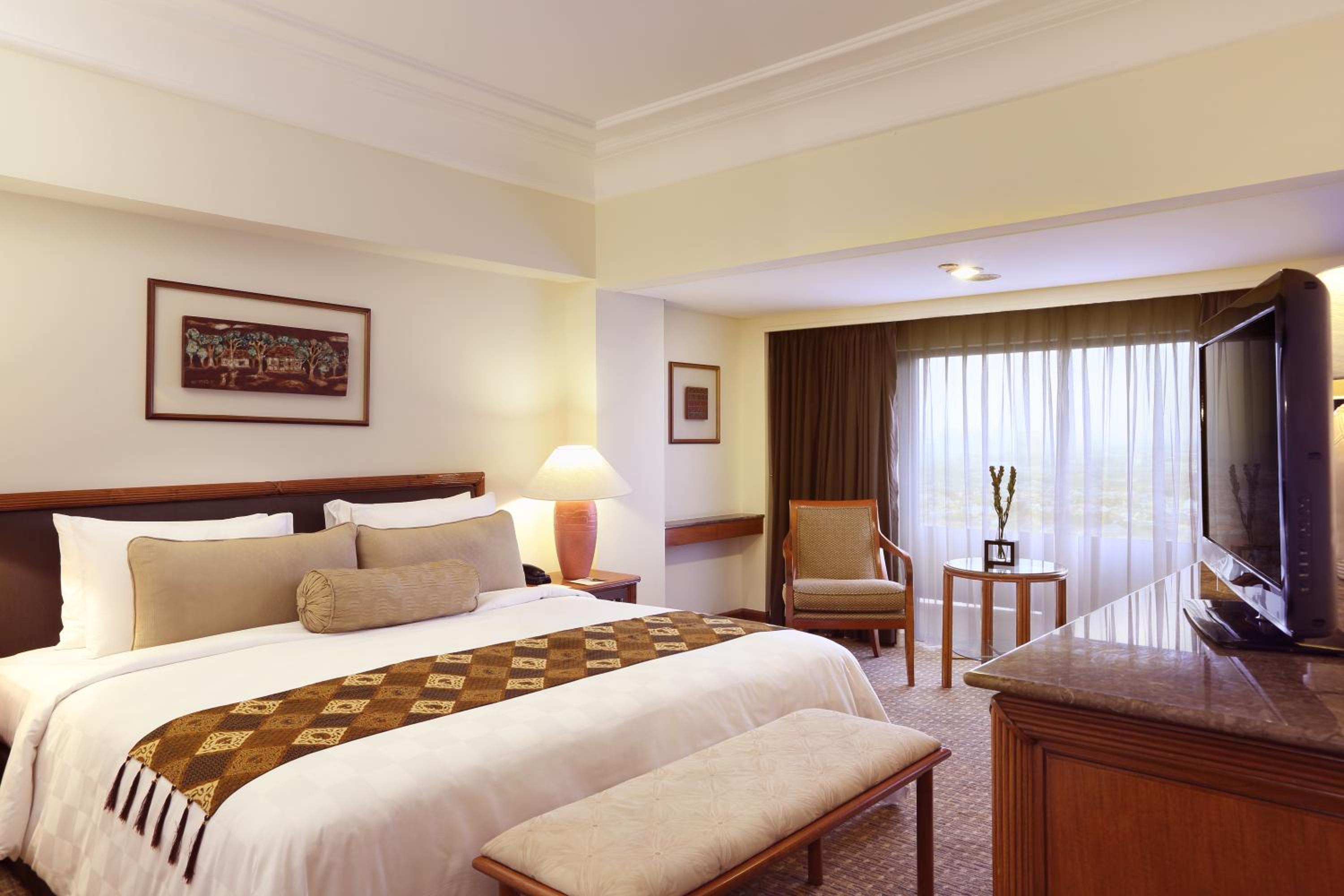 Ambassador Suite - Photo 1