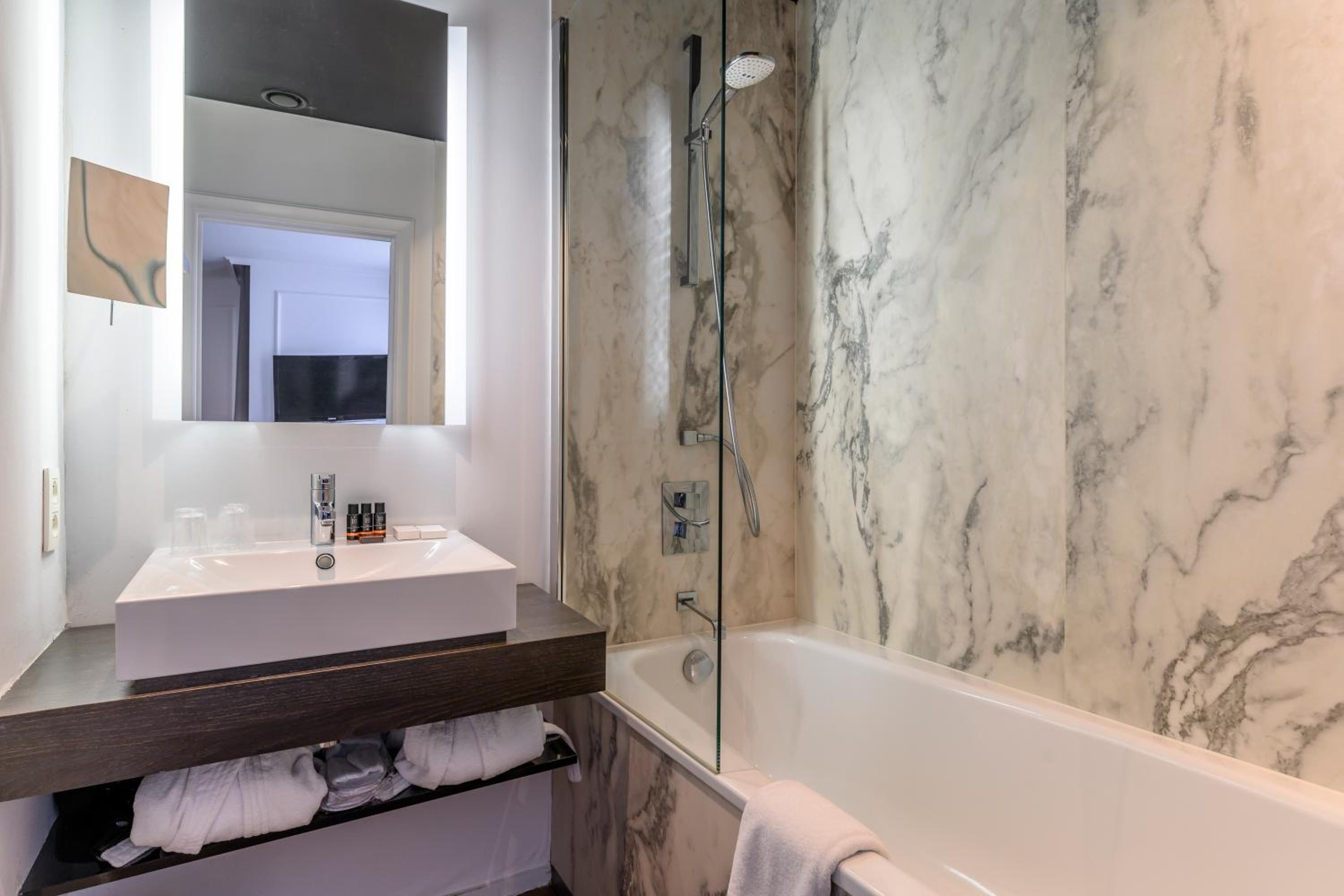 Deluxe Double Room with Garden View - Photo 4