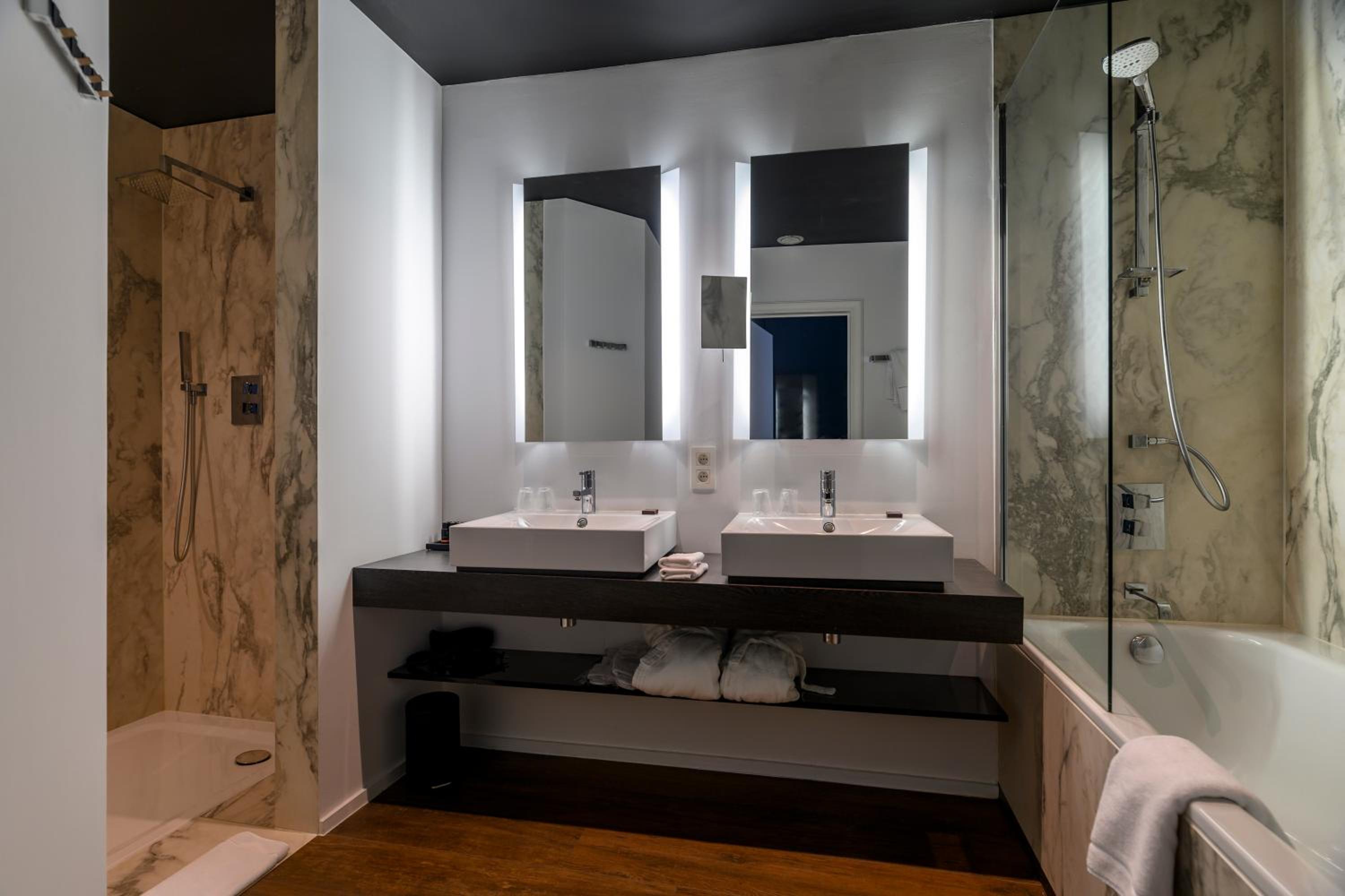 Junior Suite with Garden View - Photo 8