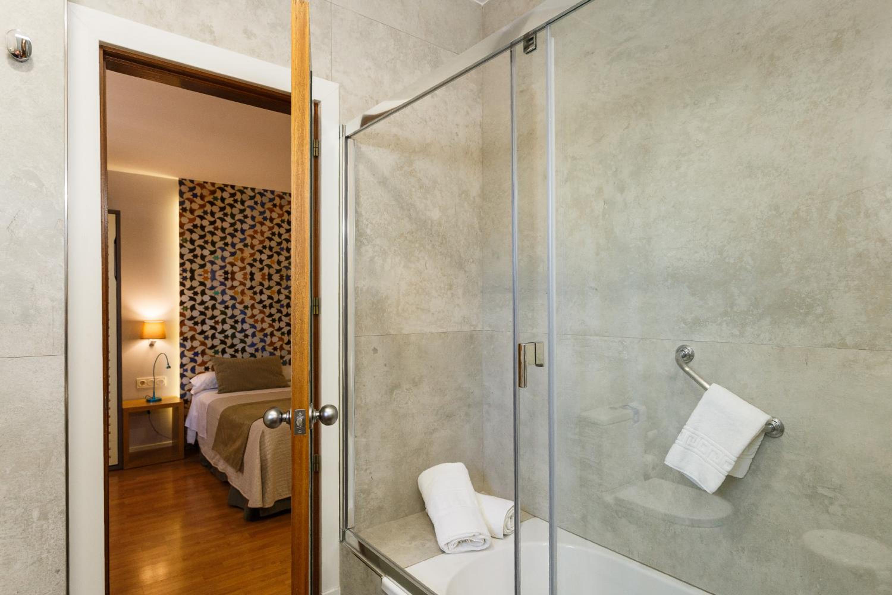 Double or Twin Room - Photo 5