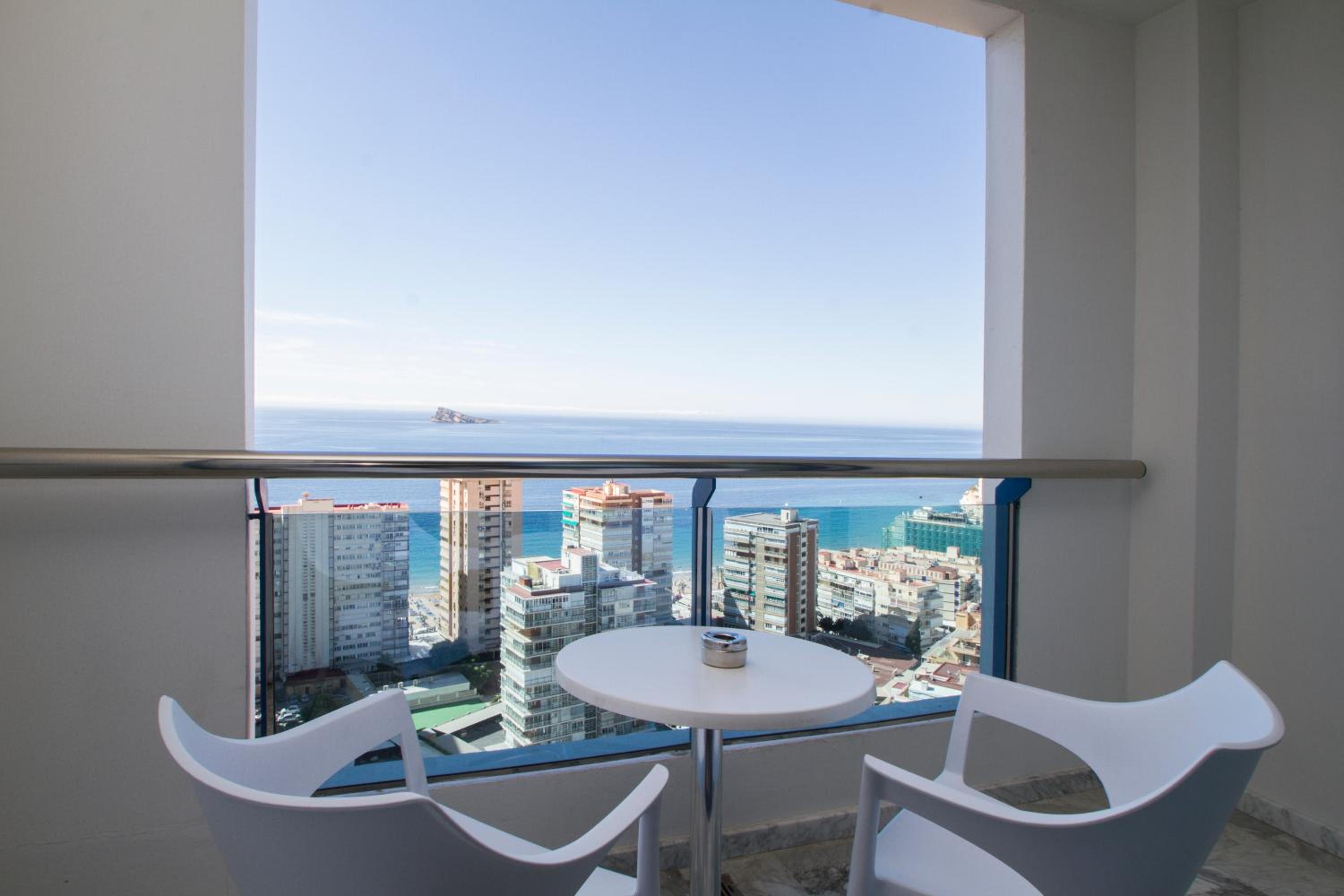 Deluxe Triple Room with Terrace and Sea View (3 Adults)