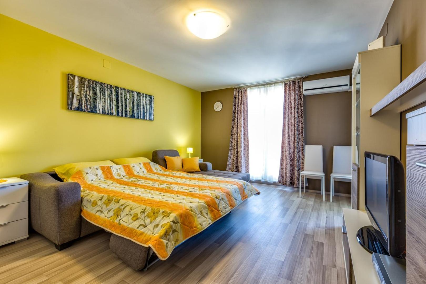 One-Bedroom Apartment
