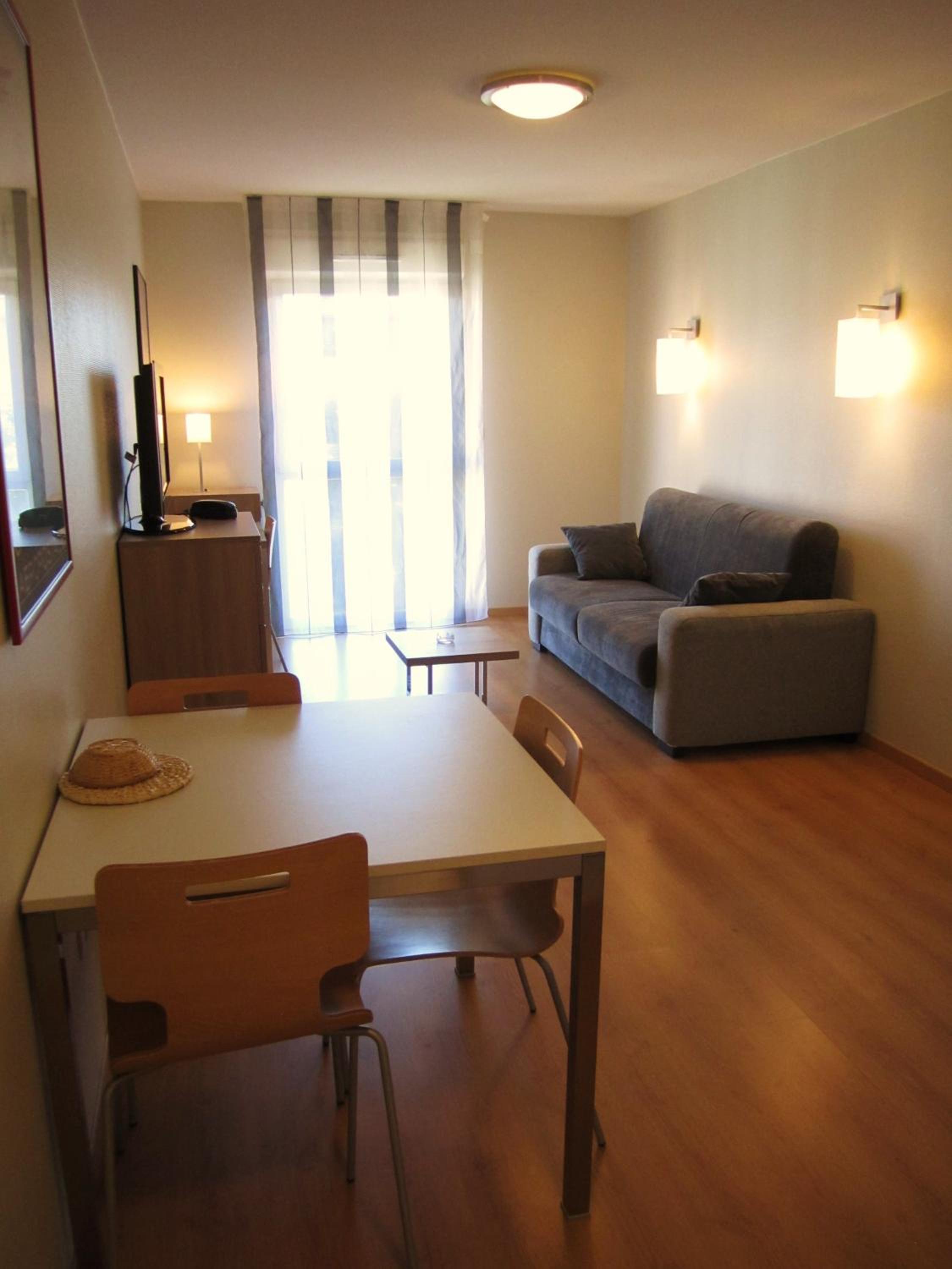 Apartment (6 Adults) - Photo 3