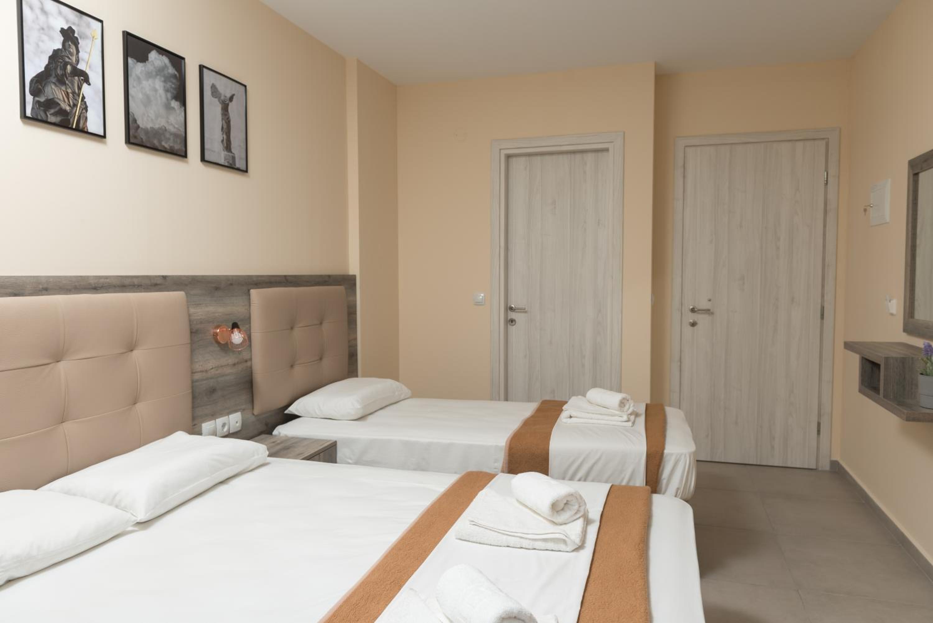 Deluxe Triple Room with Sea View photo 3