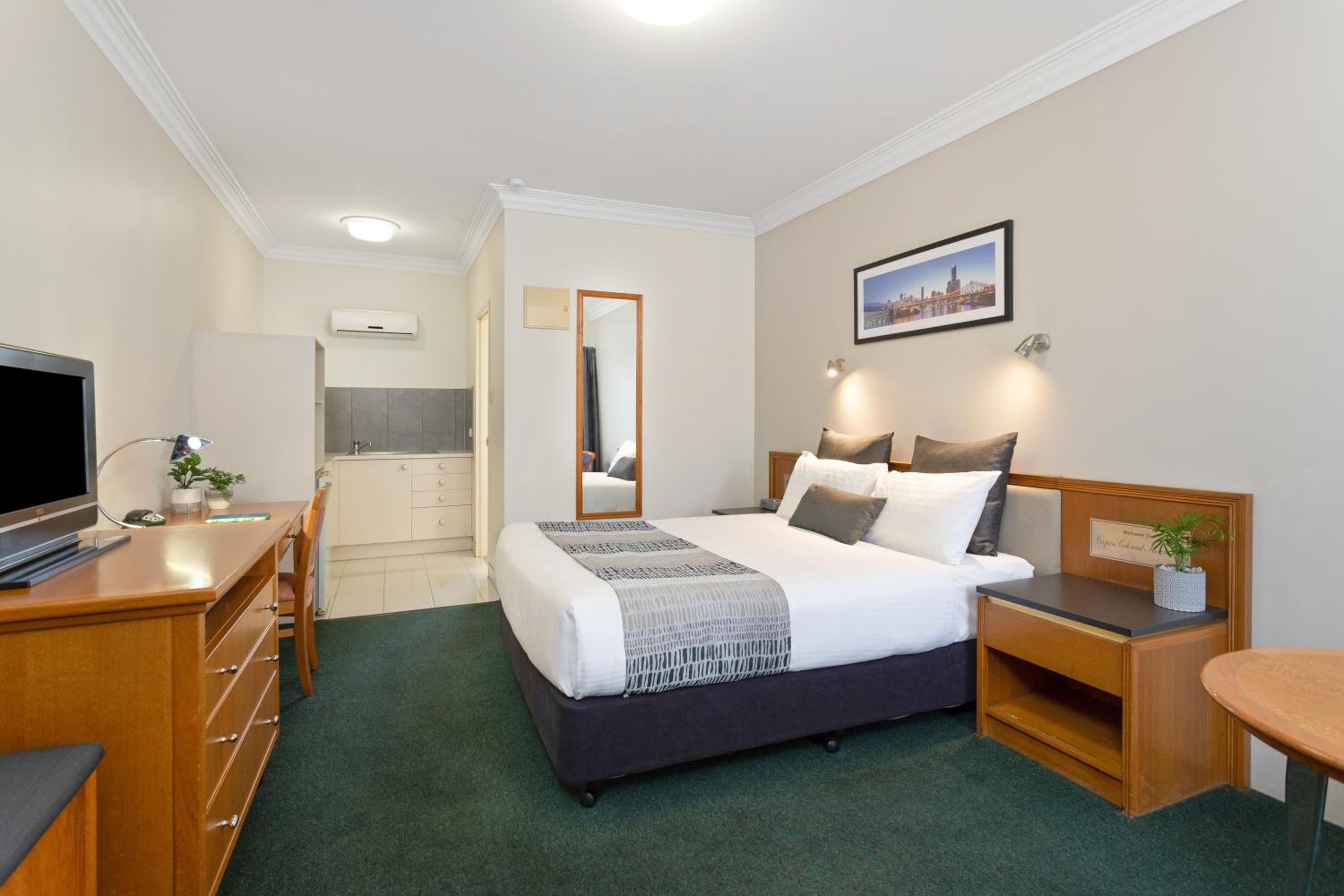 Standard Queen Room