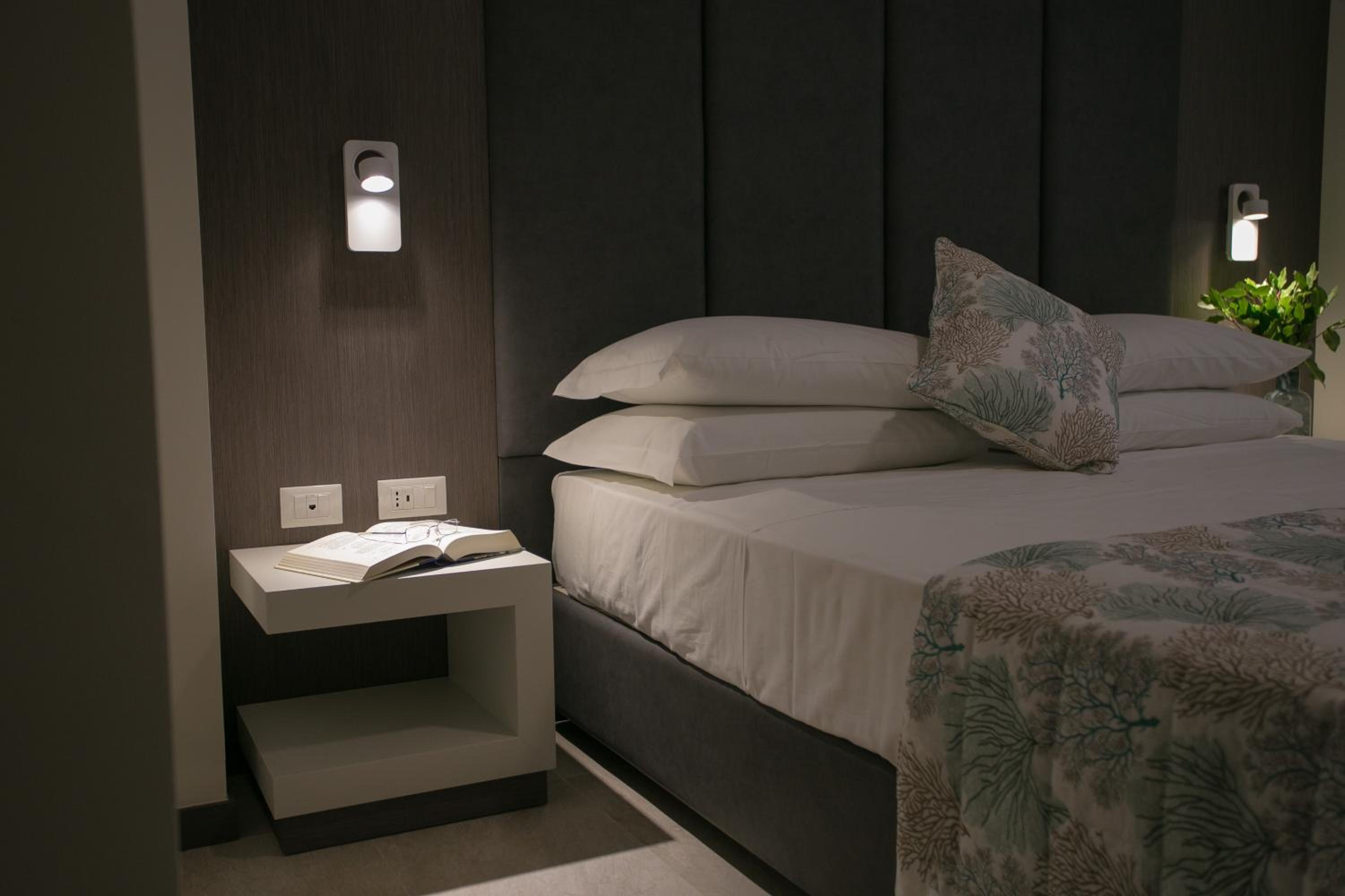 Superior Double Room with Beach Access - Photo 4