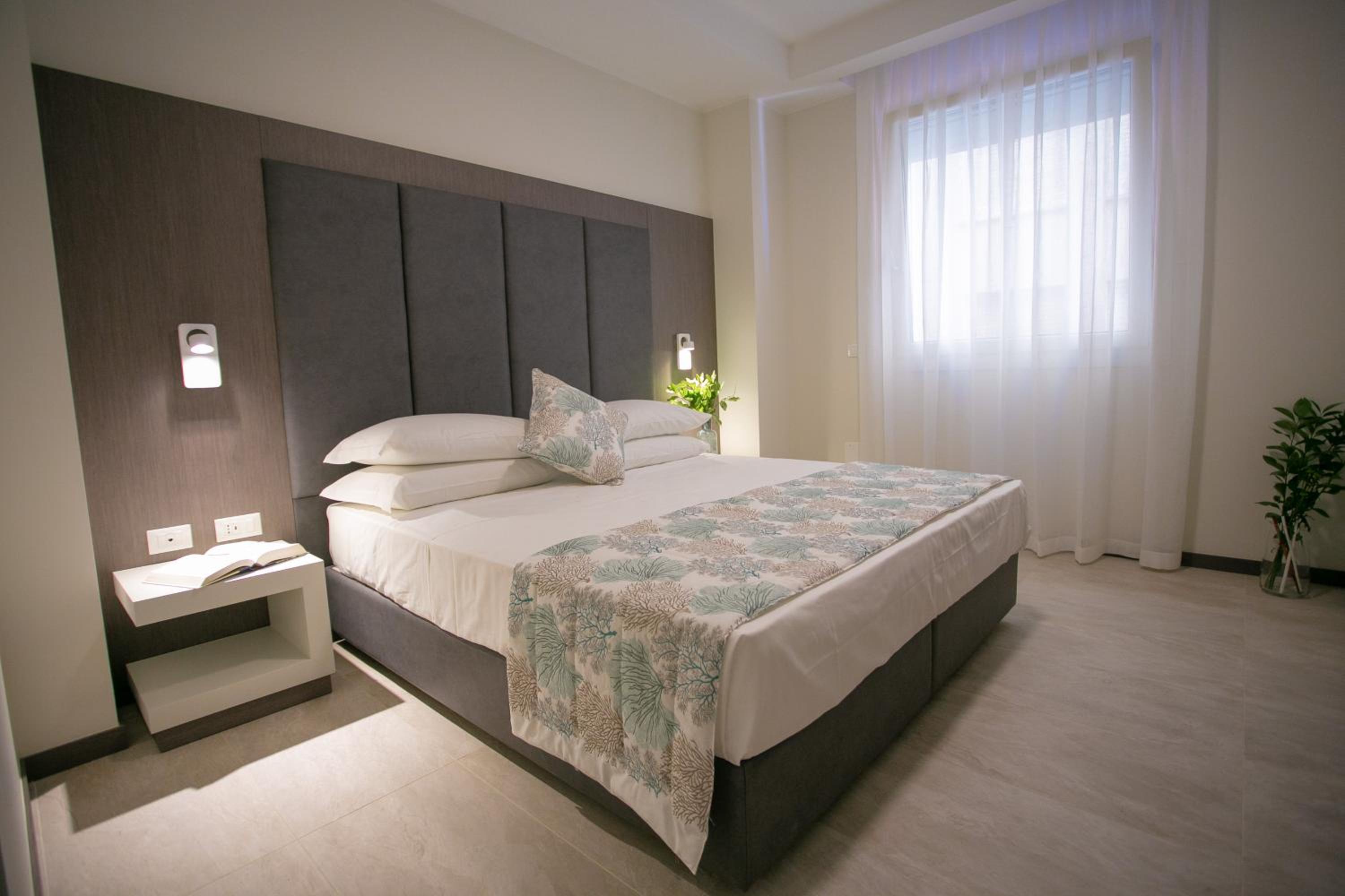 Superior Double Room with Beach Access - Photo 1