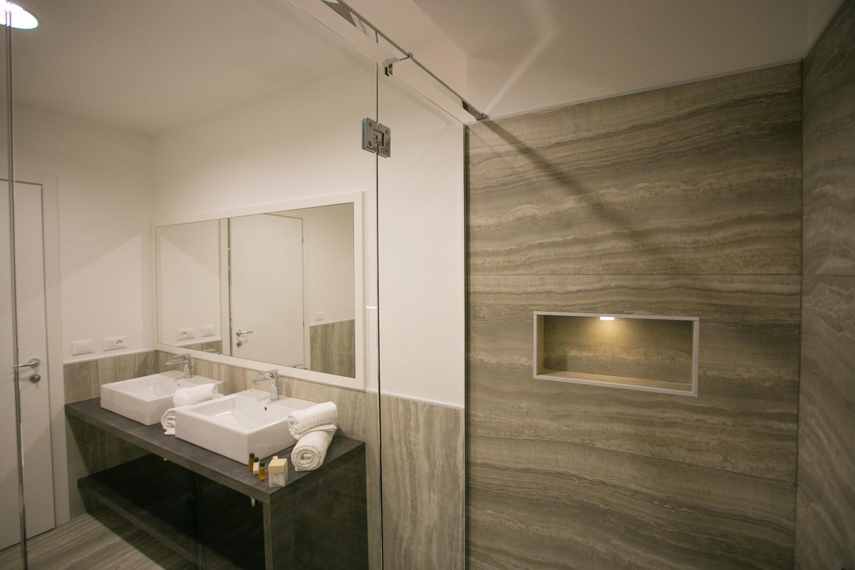 Superior Double Room with Beach Access - Photo 6