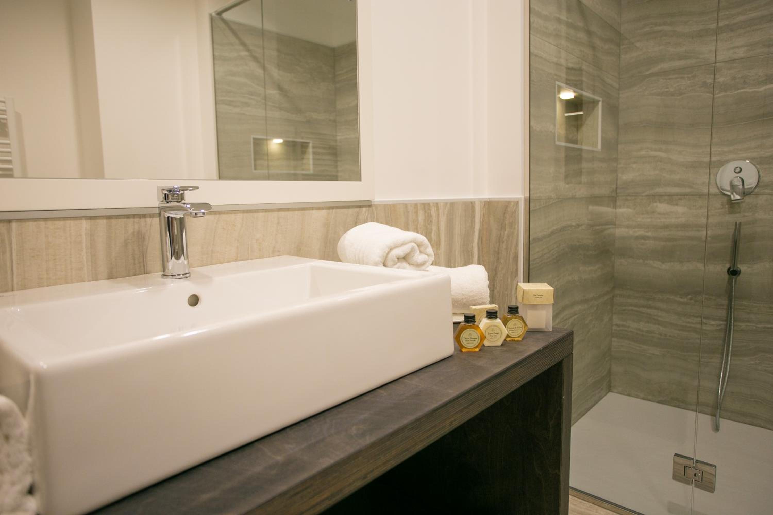 Superior Double Room with Beach Access - Photo 9