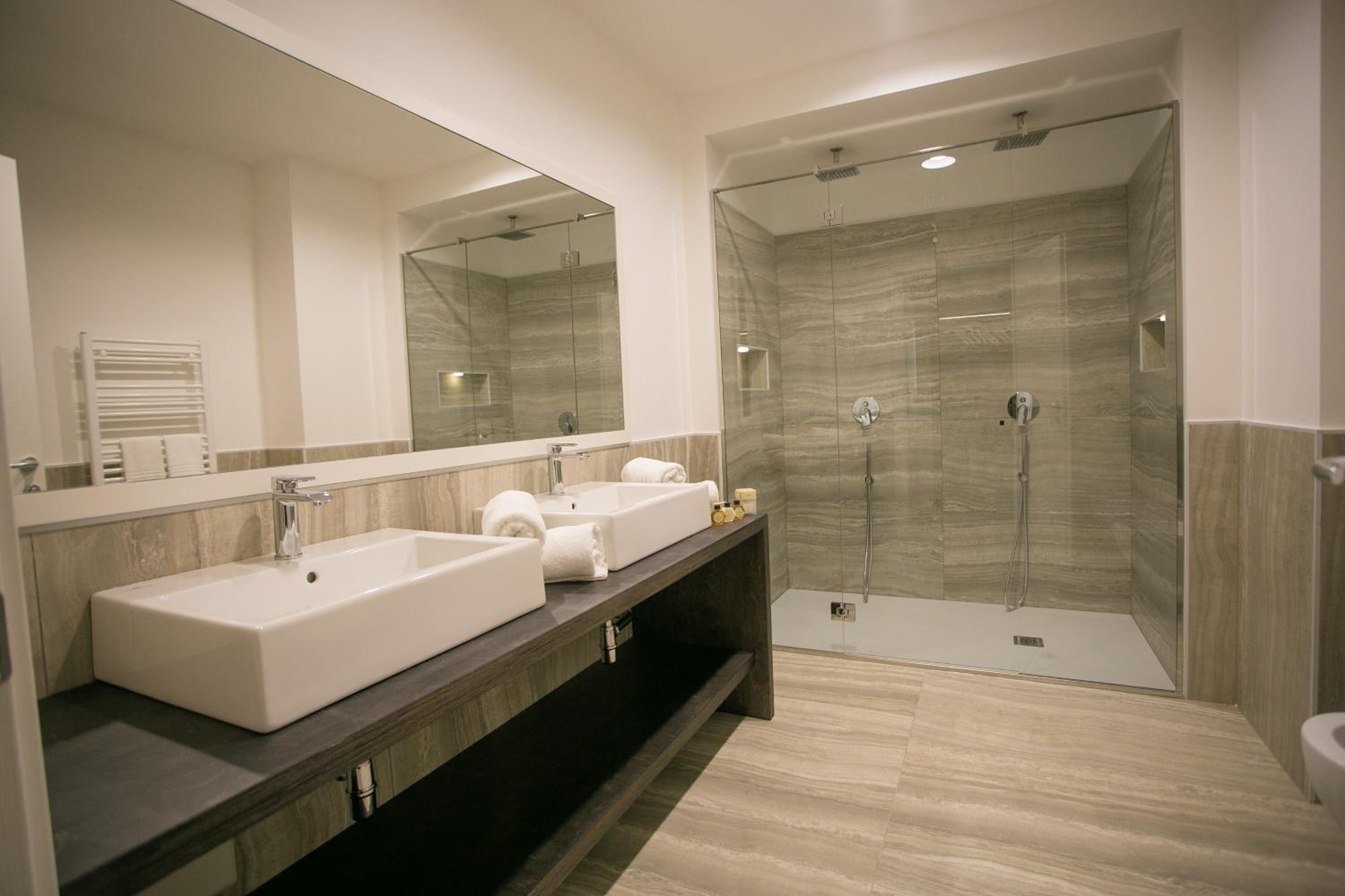 Superior Double Room with Beach Access - Photo 2