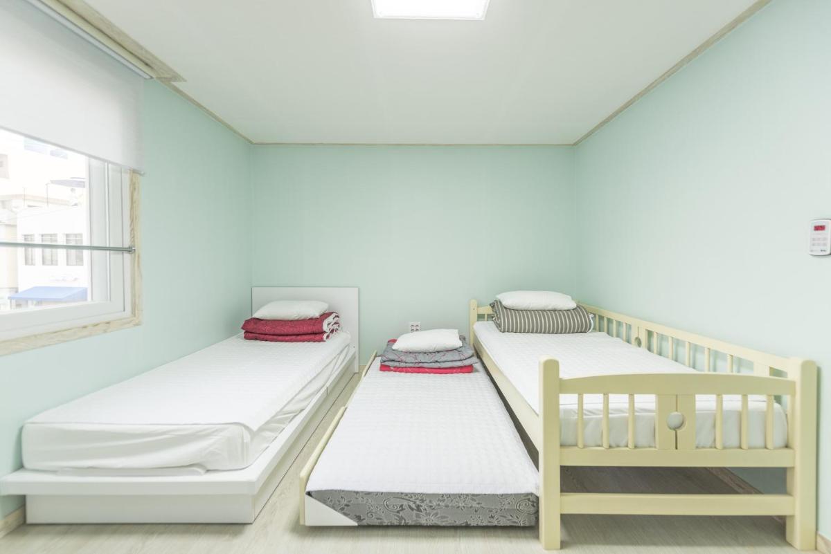Triple Room with Bathroom photo 1