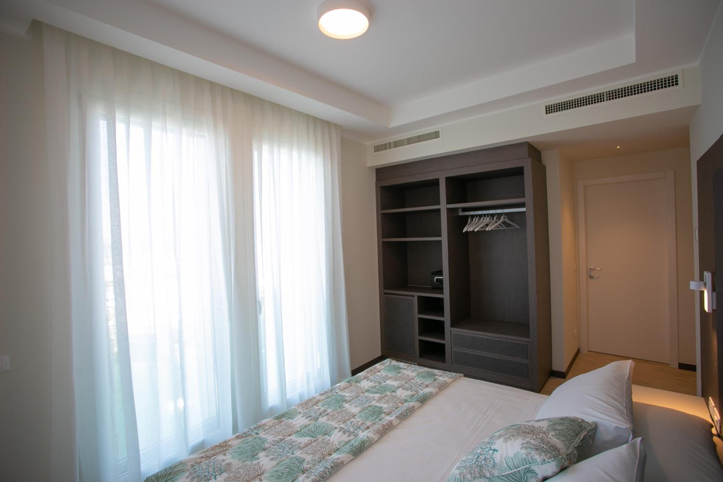 Superior Double Room with Lagoon View and Beach Access - Photo 7