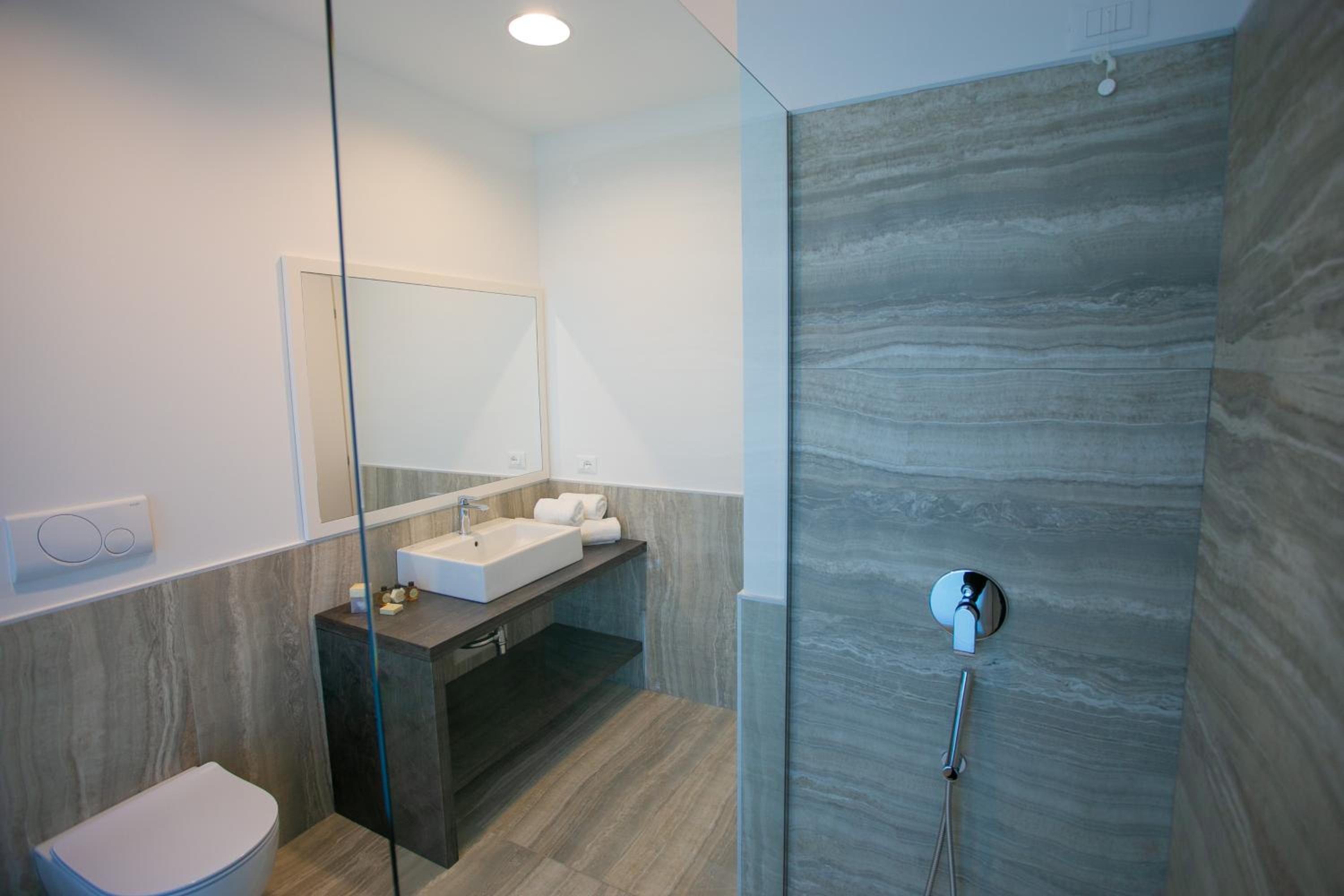 Superior Double Room with Beach Access - Photo 7