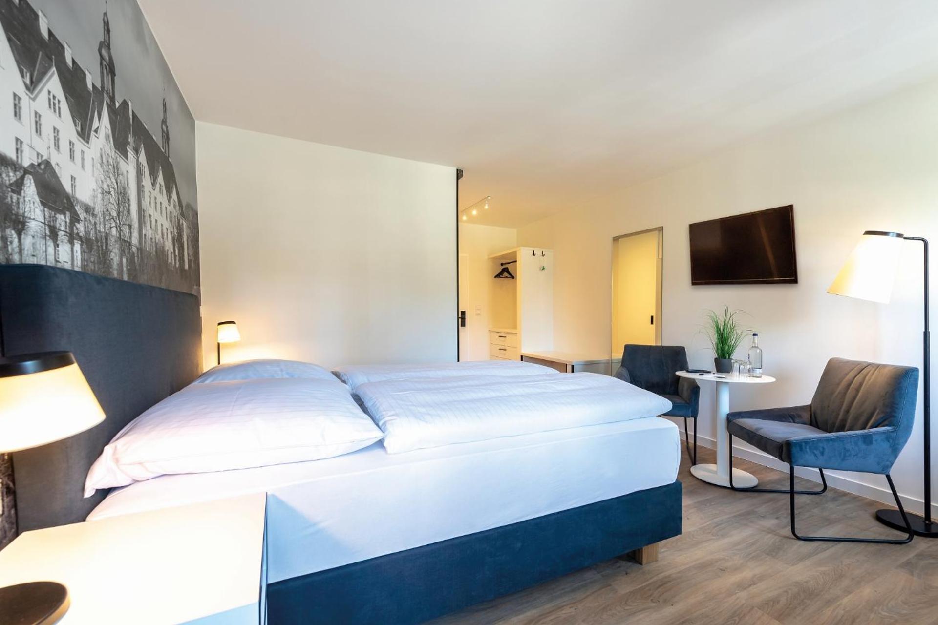 Double Room with Lake View - Photo 3