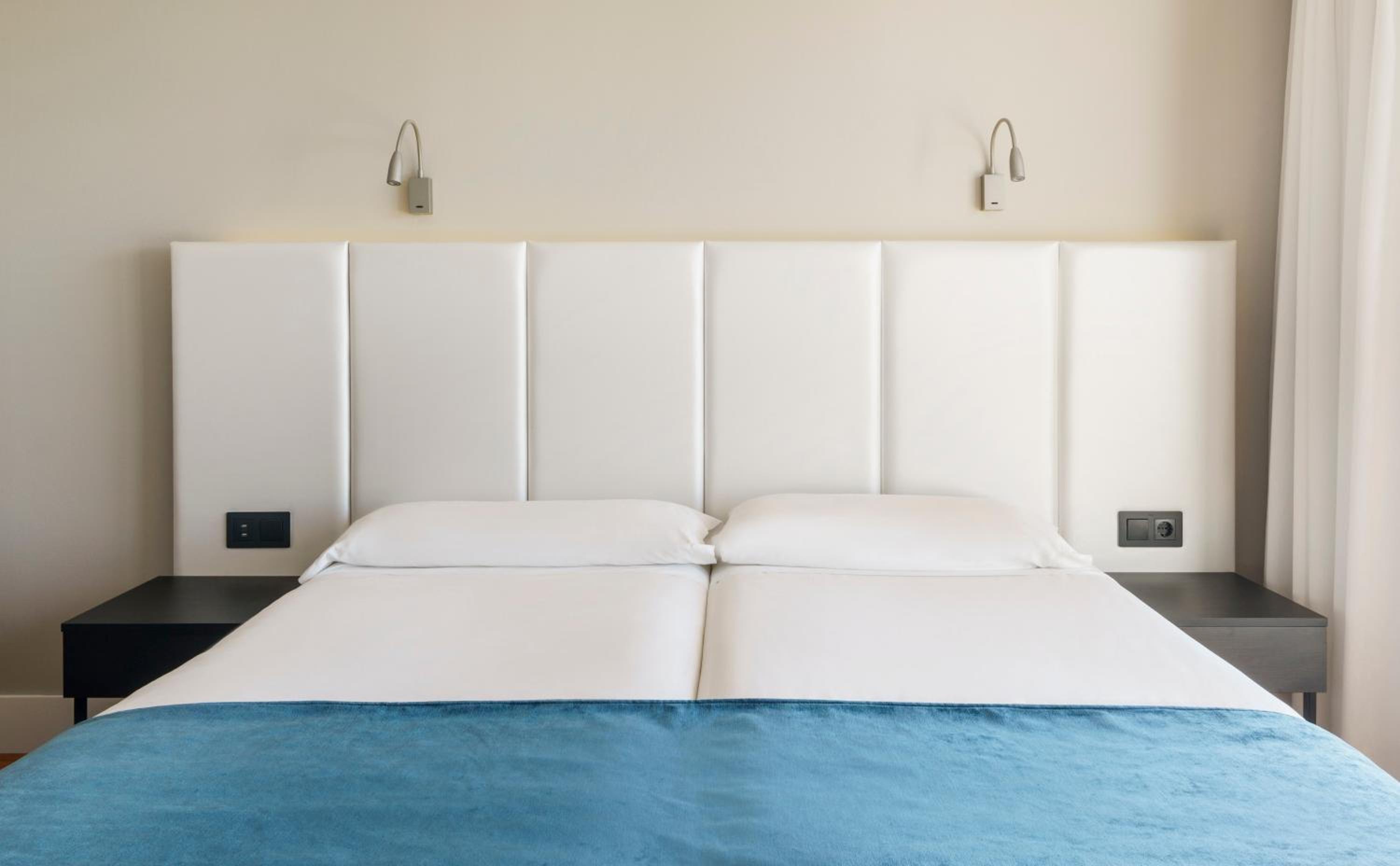 Double or Twin Room - Photo 8