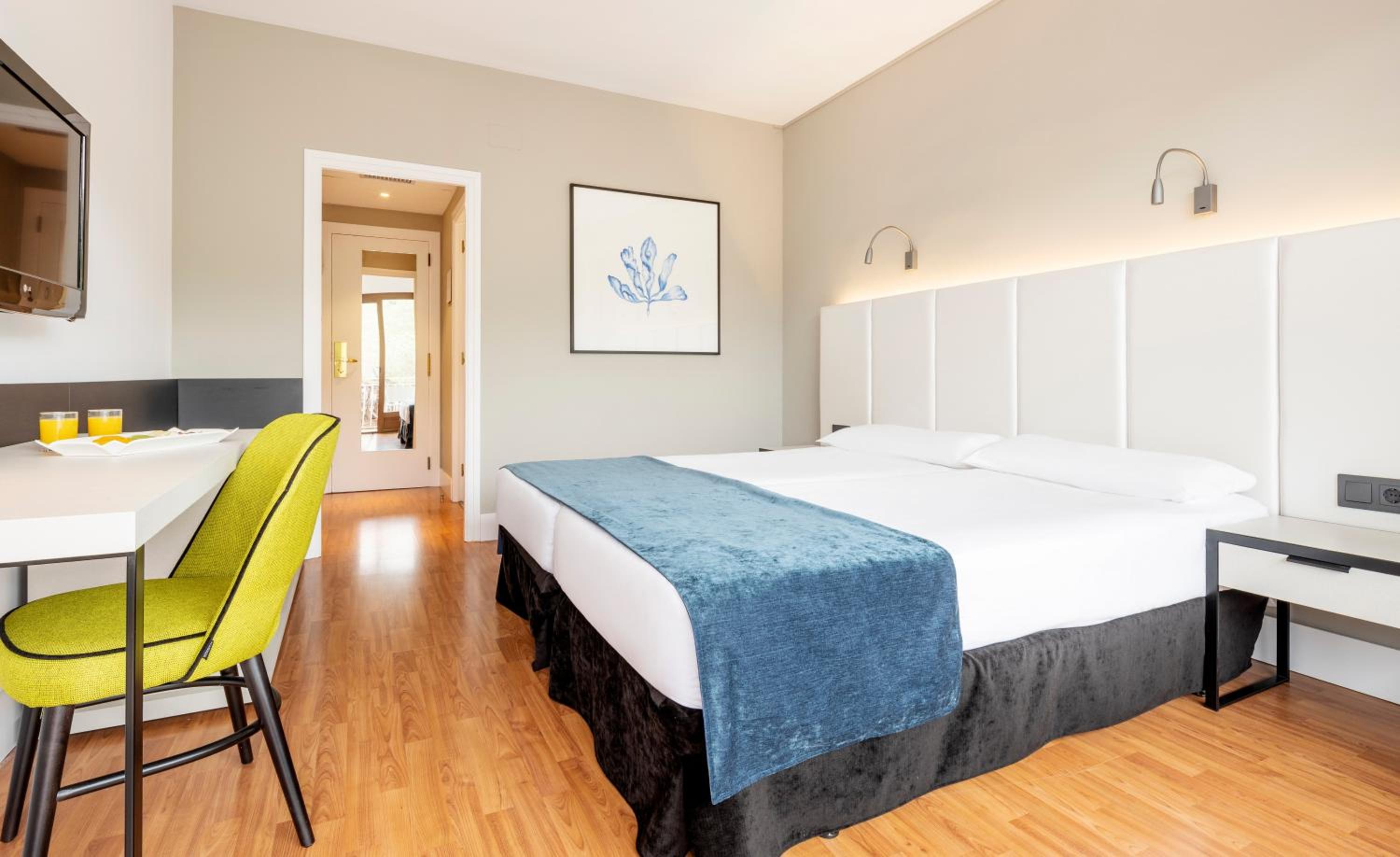 Double or Twin Room - Photo 10