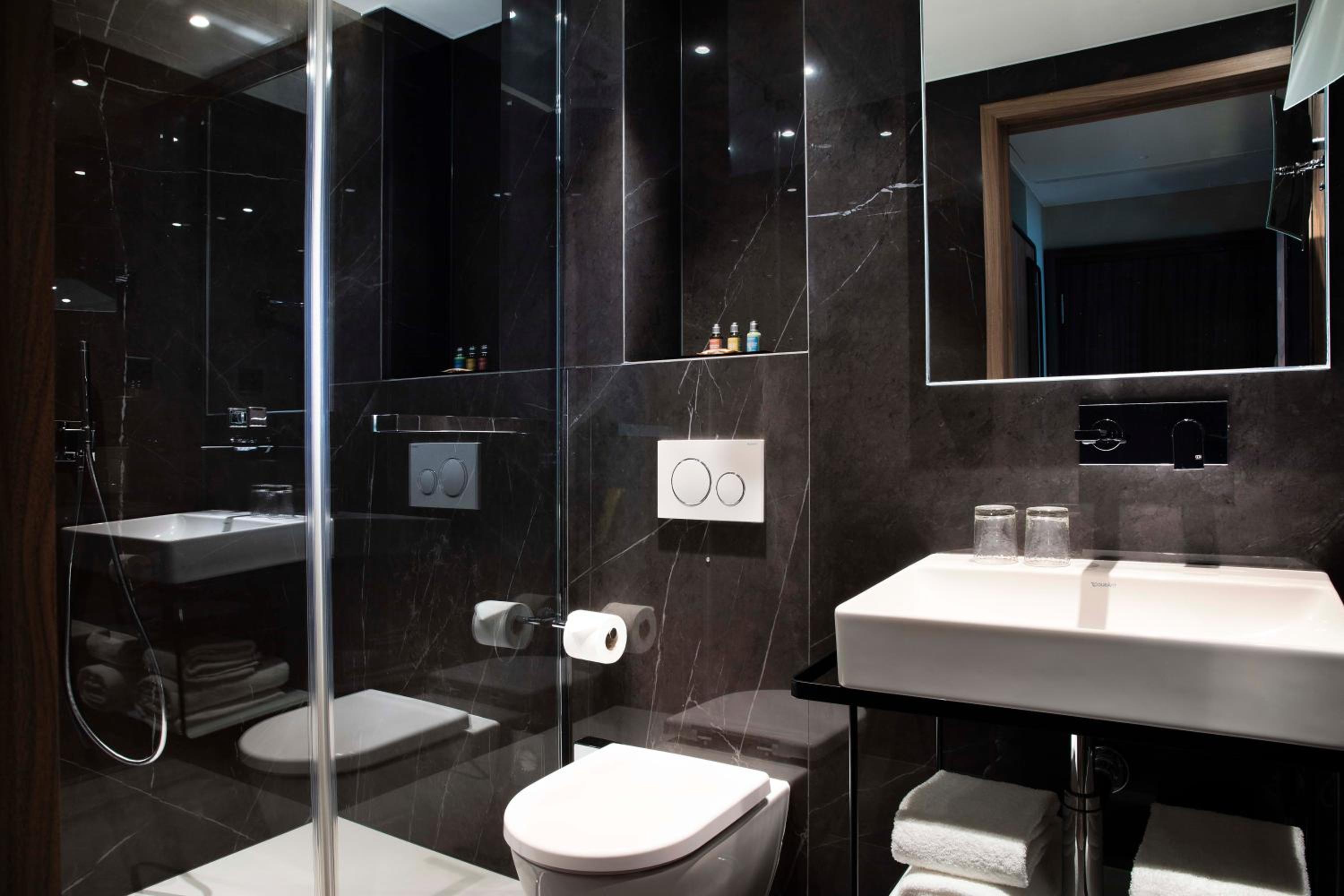 Executive Double Room - Photo 7