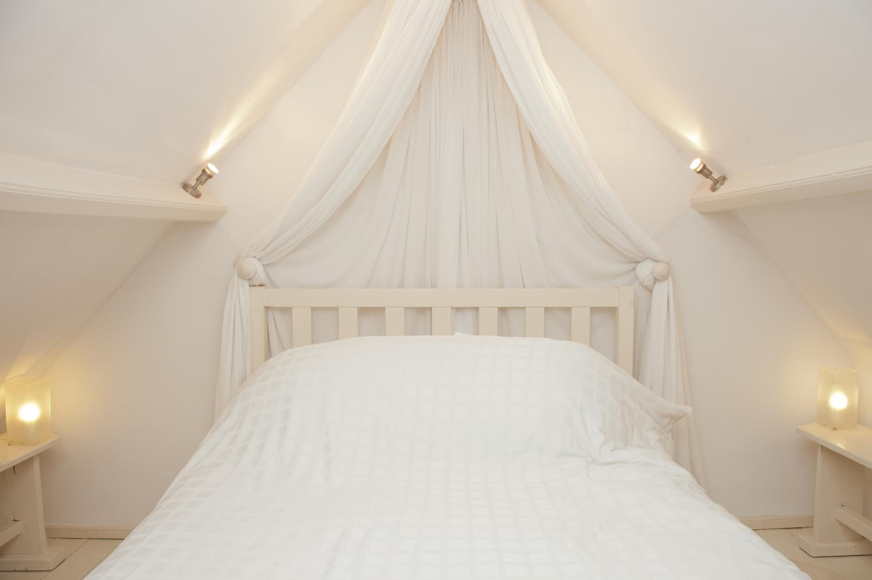 One-Bedroom House - Photo 43