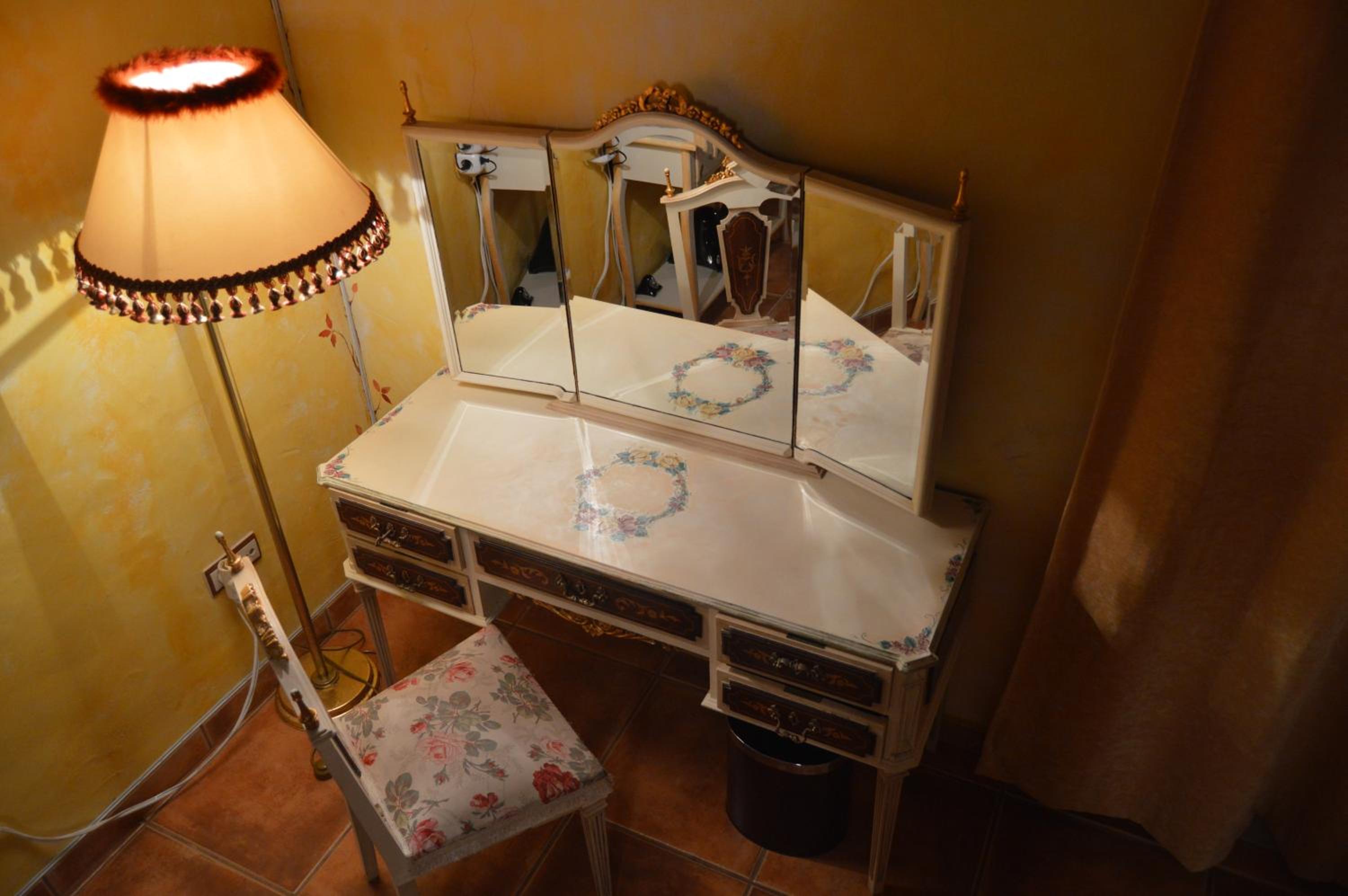 Deluxe Suite with Spa Bath photo 2