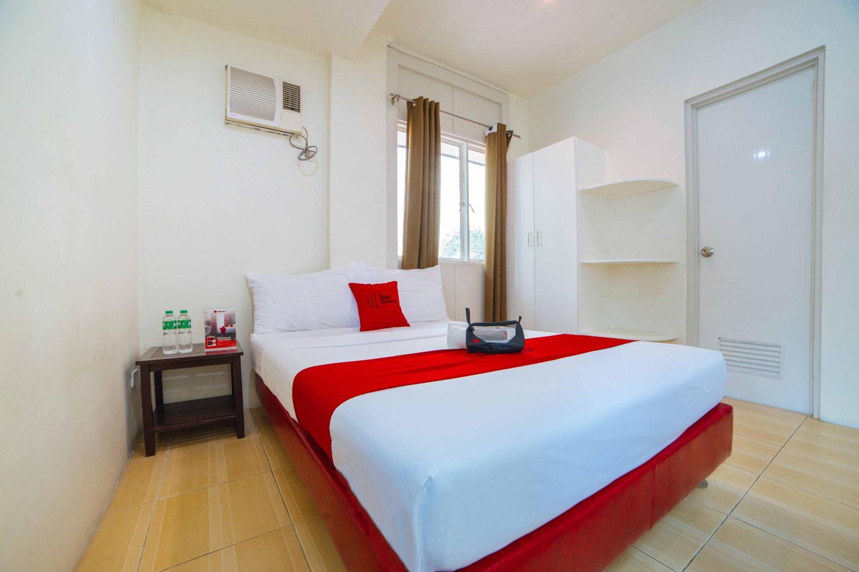 Suite - Photo 1