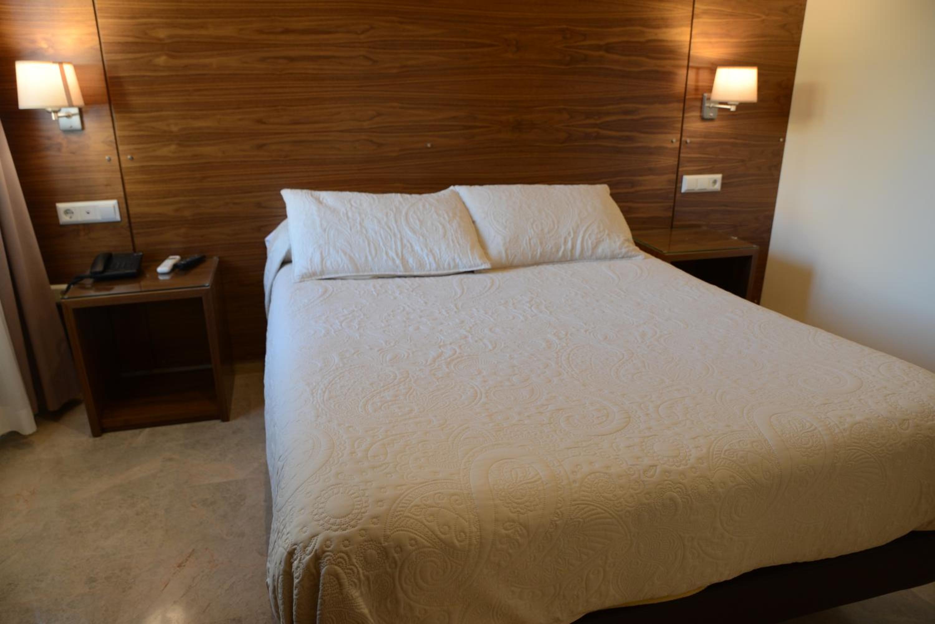 Double Room - Photo 7