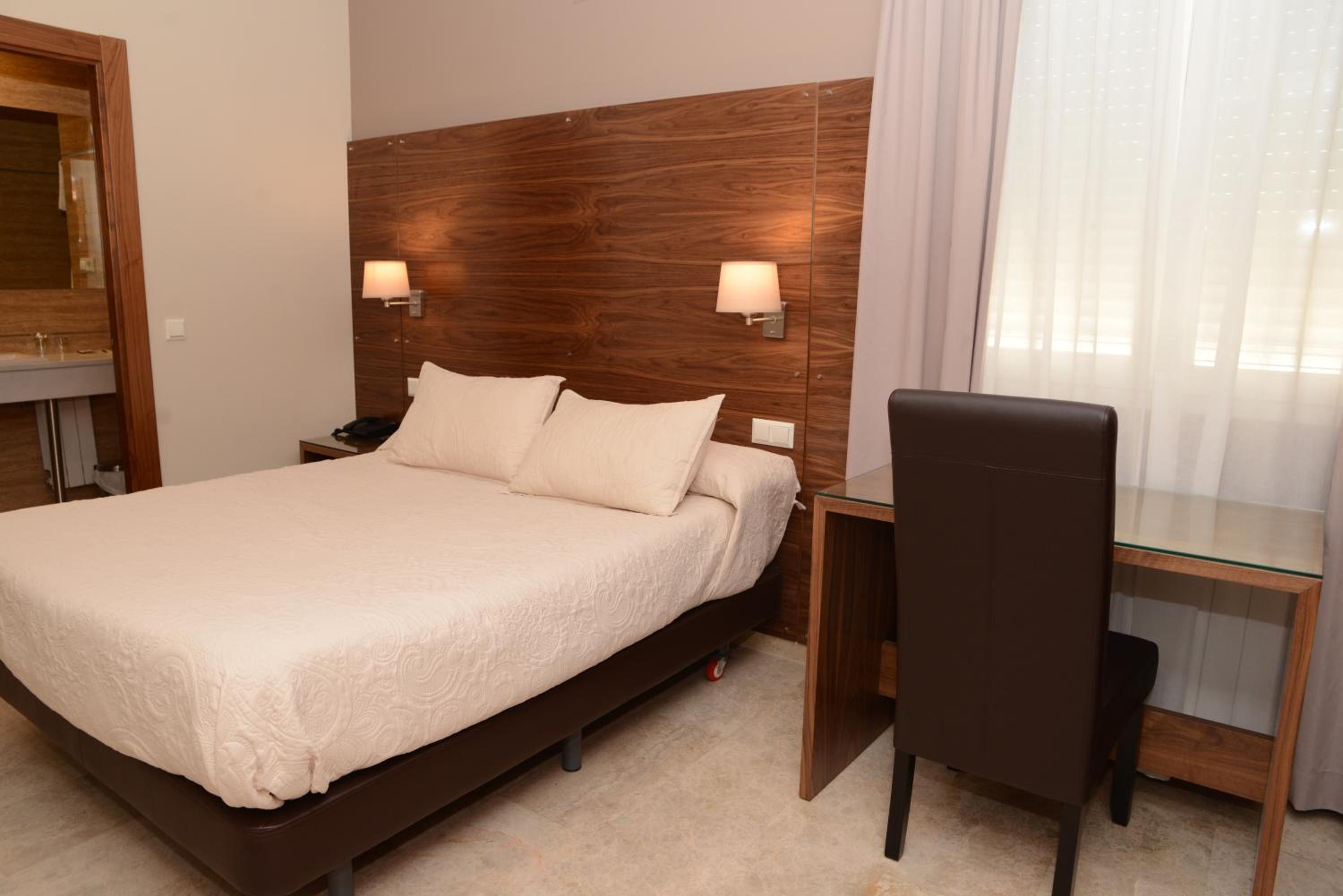 Double Room - Photo 9