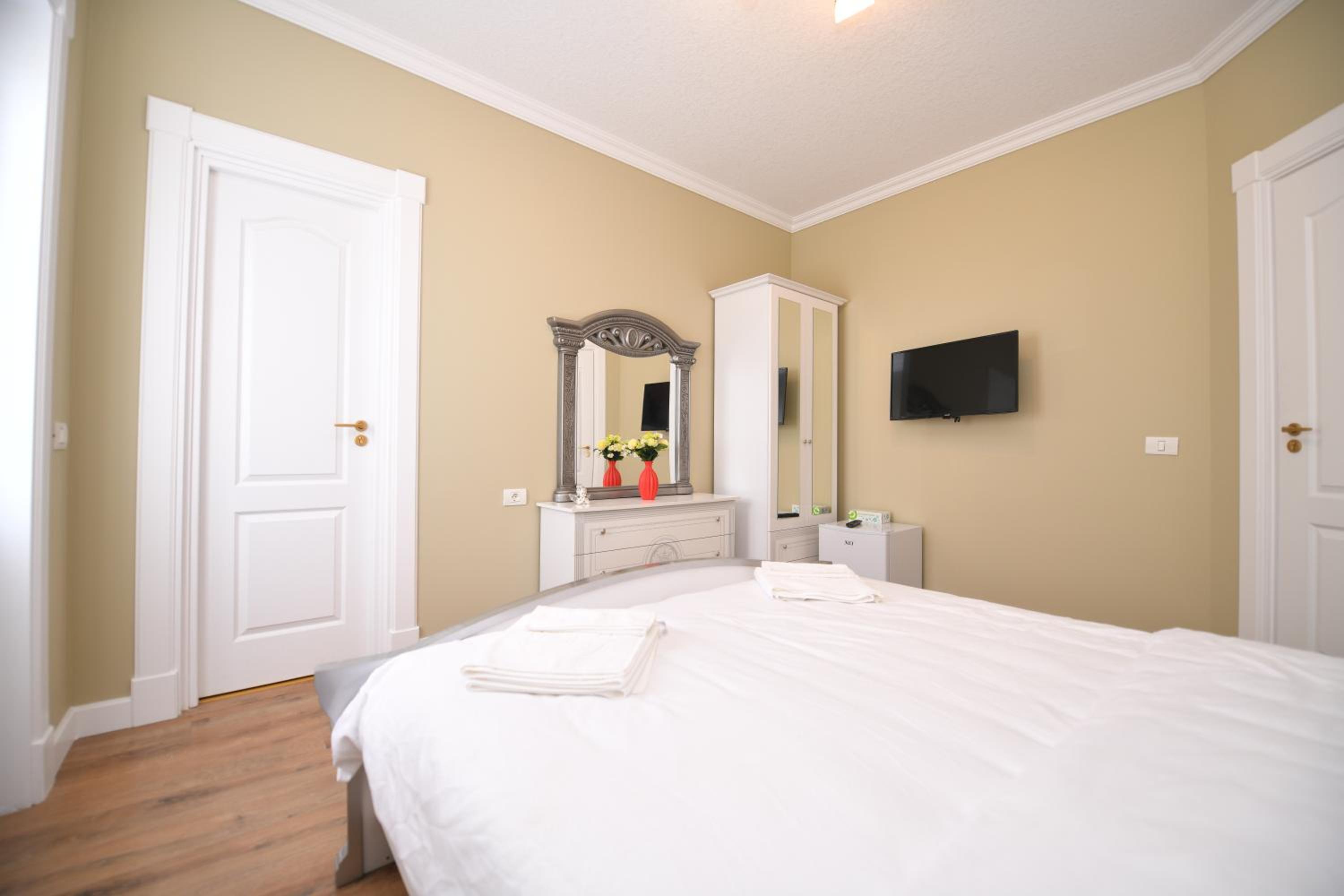 Double Room with Patio - Photo 4