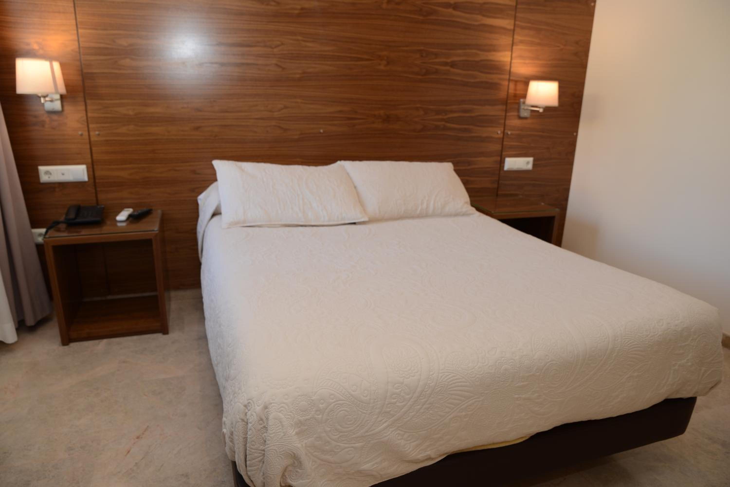 Double Room - Photo 6