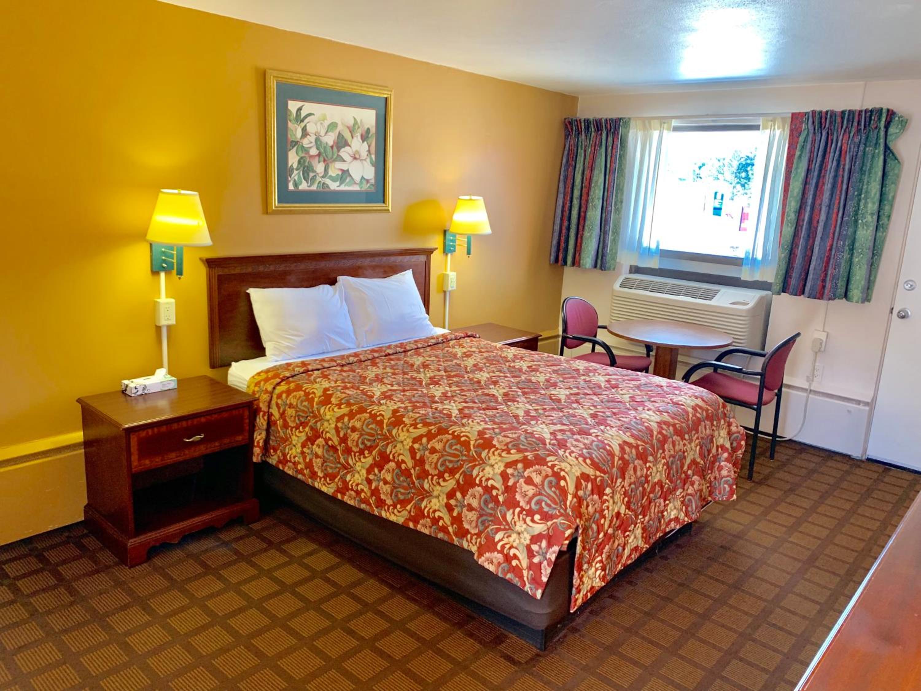 Queen Room photo 1