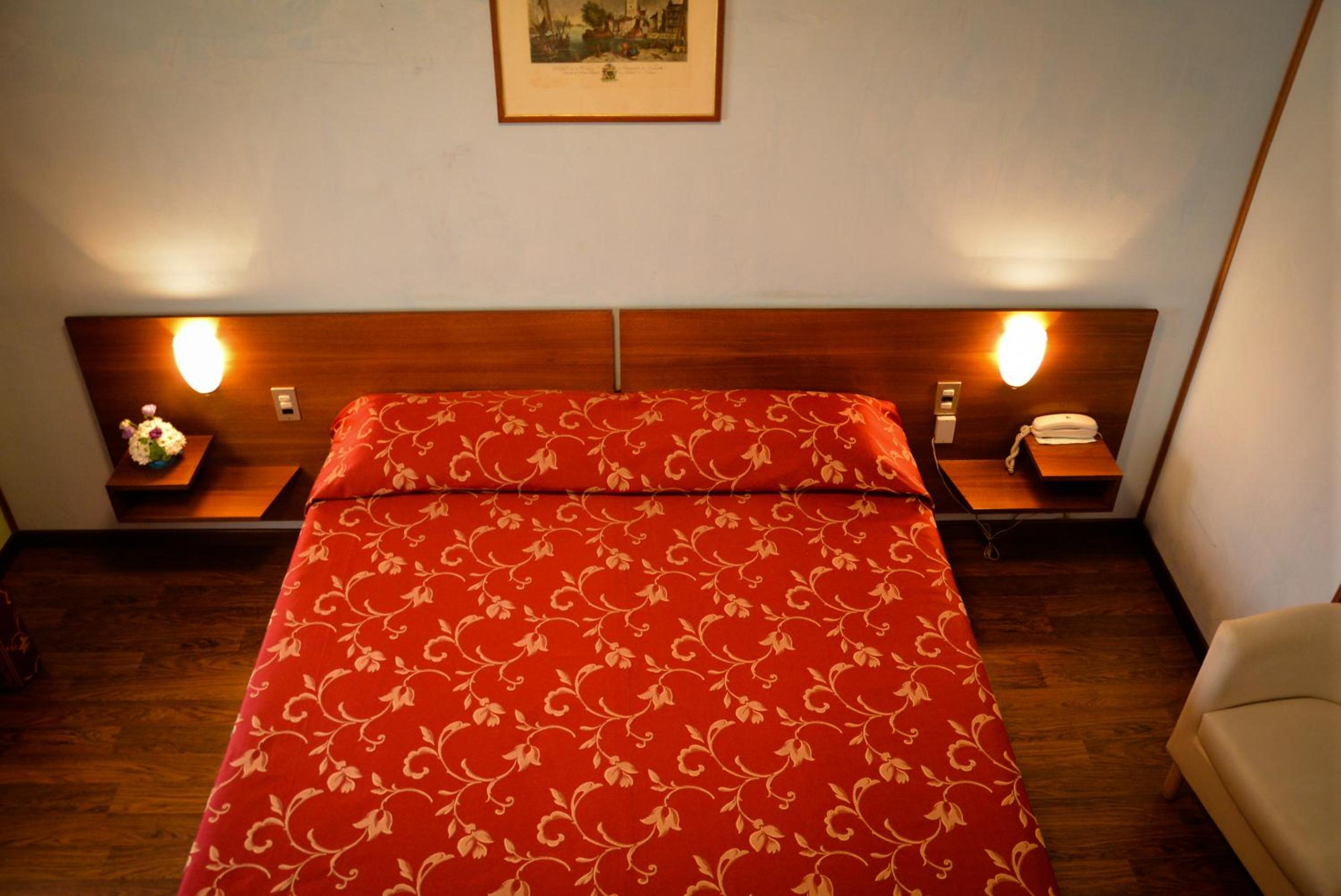 Double or Twin Room photo 3
