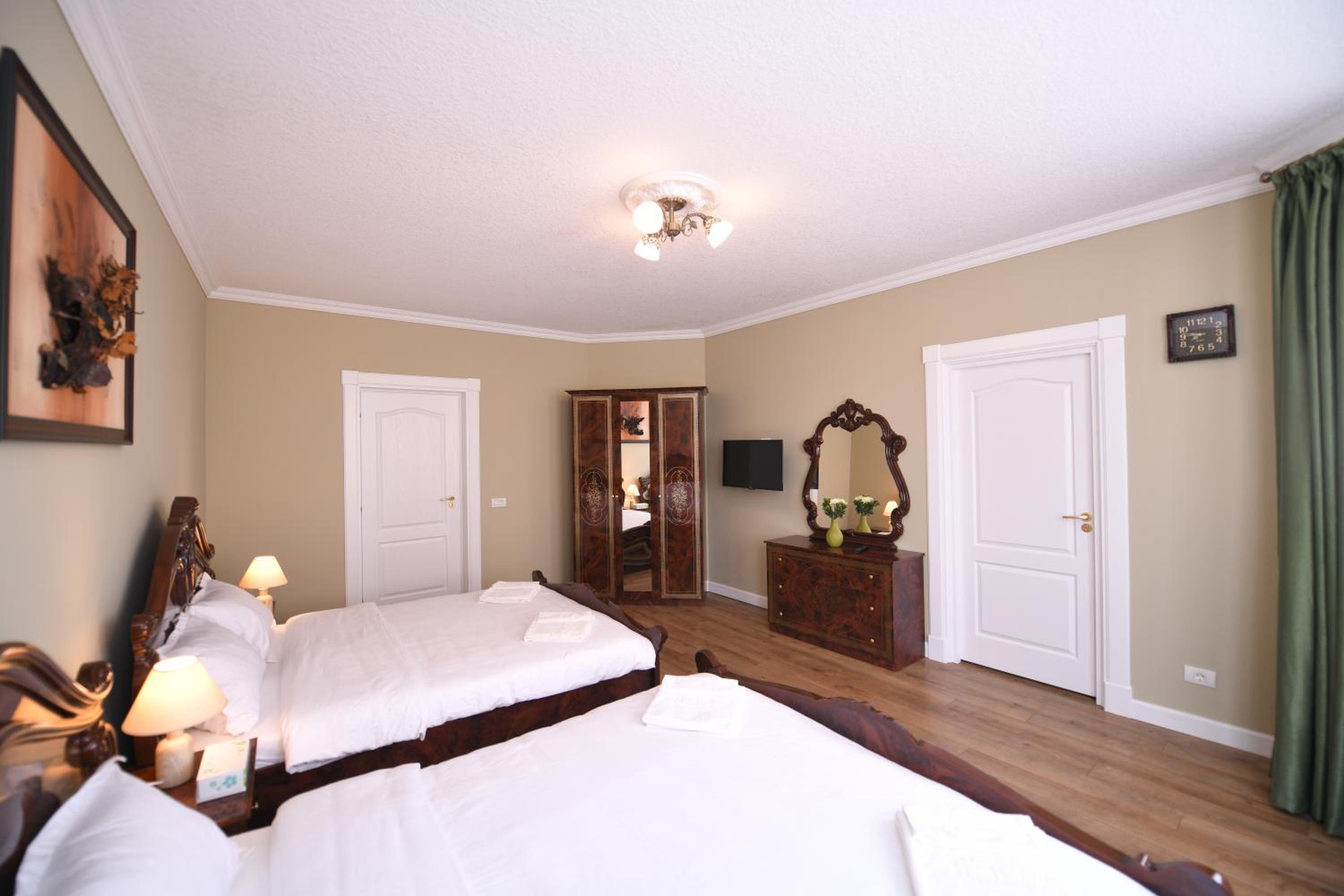 Classic Quadruple Room - Photo 1