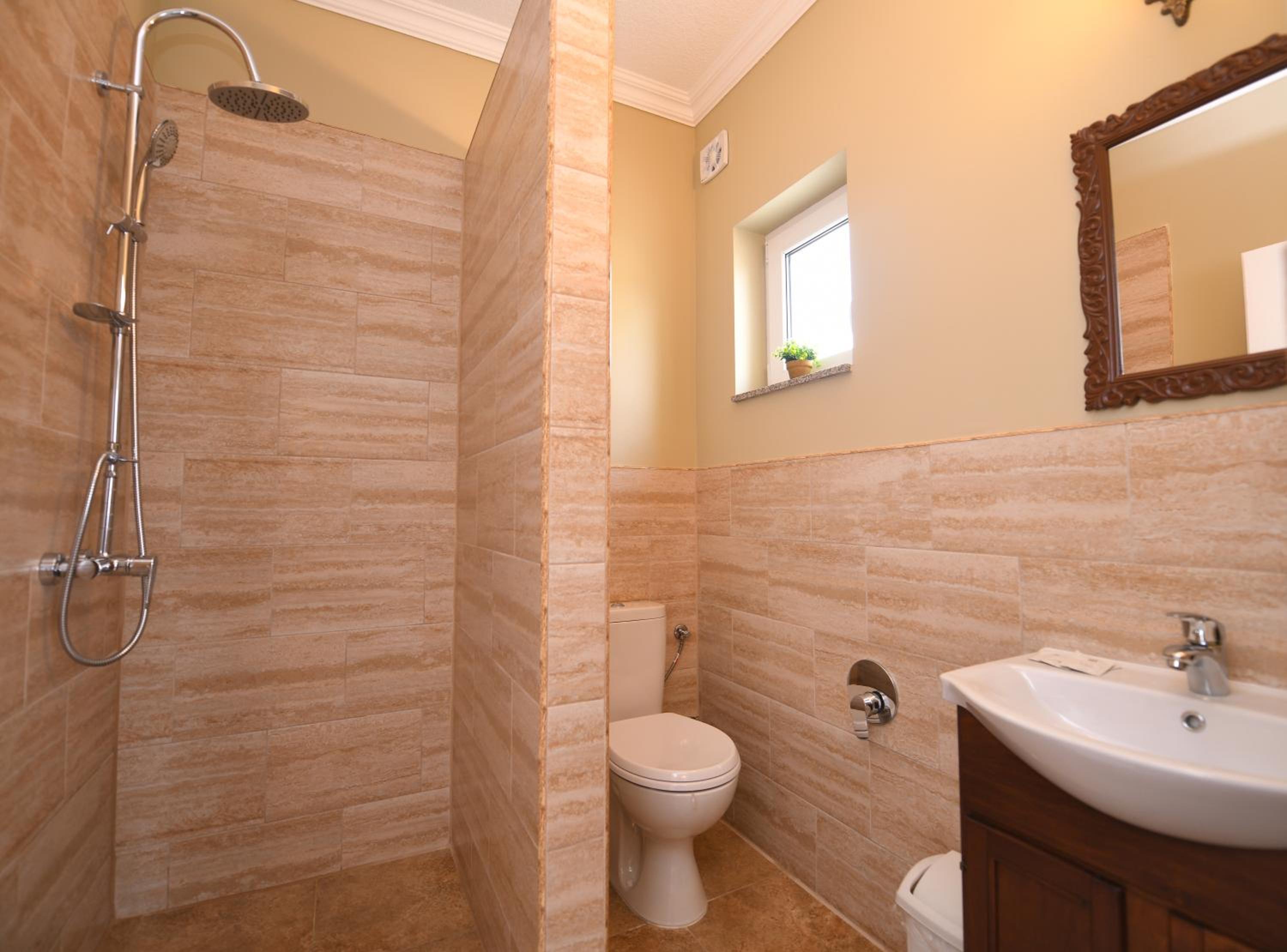 Classic Quadruple Room - Photo 4