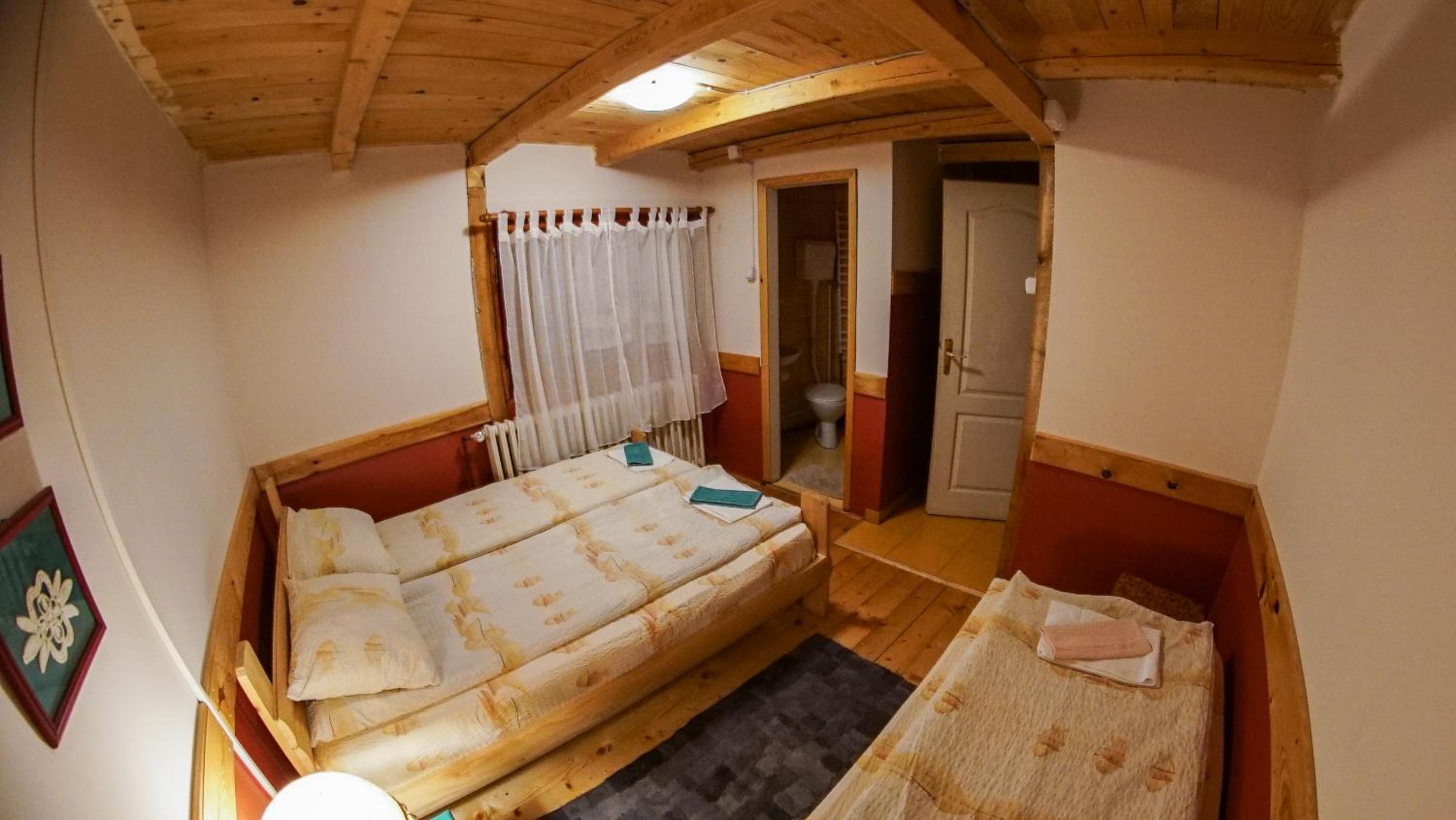 Double or Twin Room with Private Bathroom photo 2