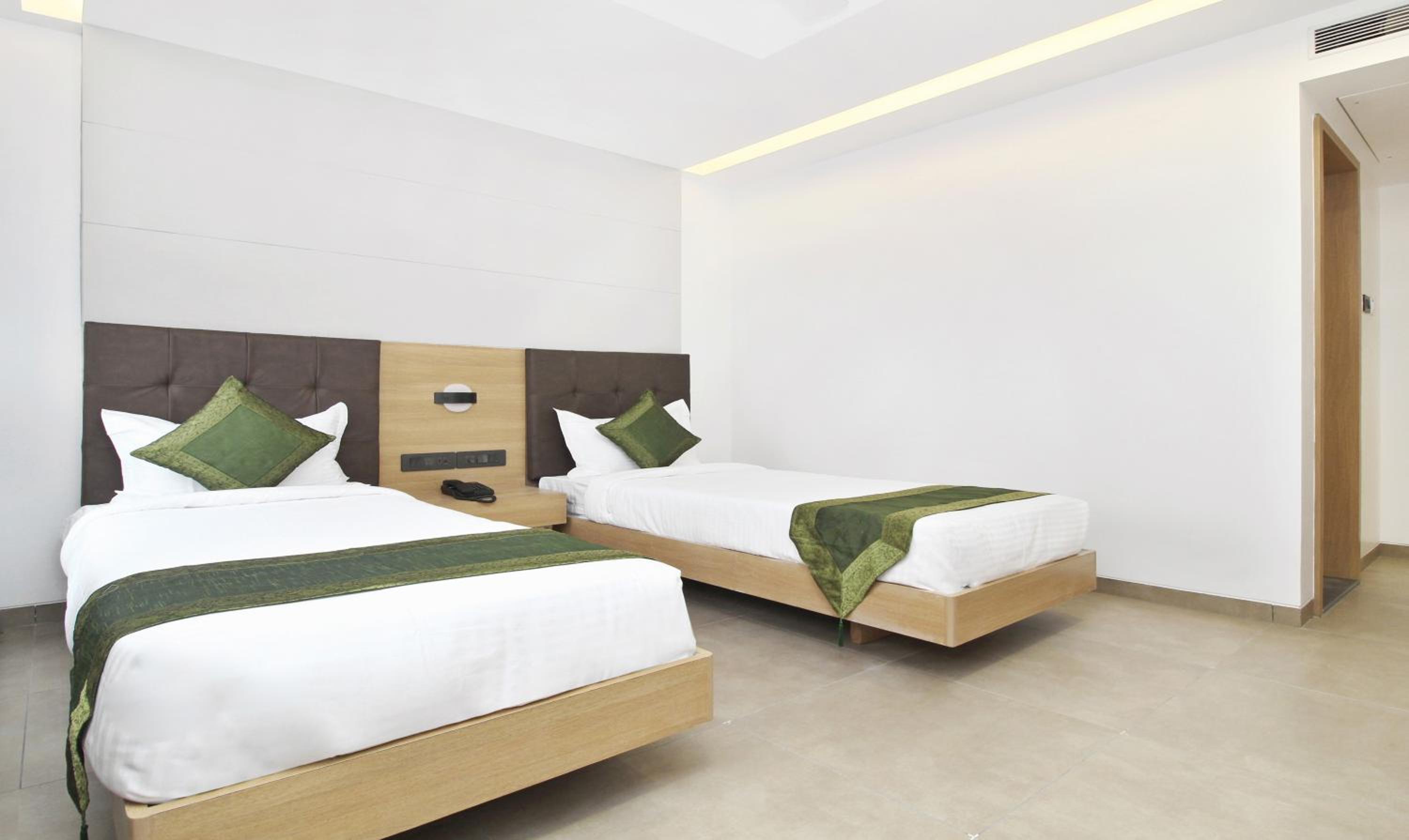 Deluxe Family Room - Photo 9