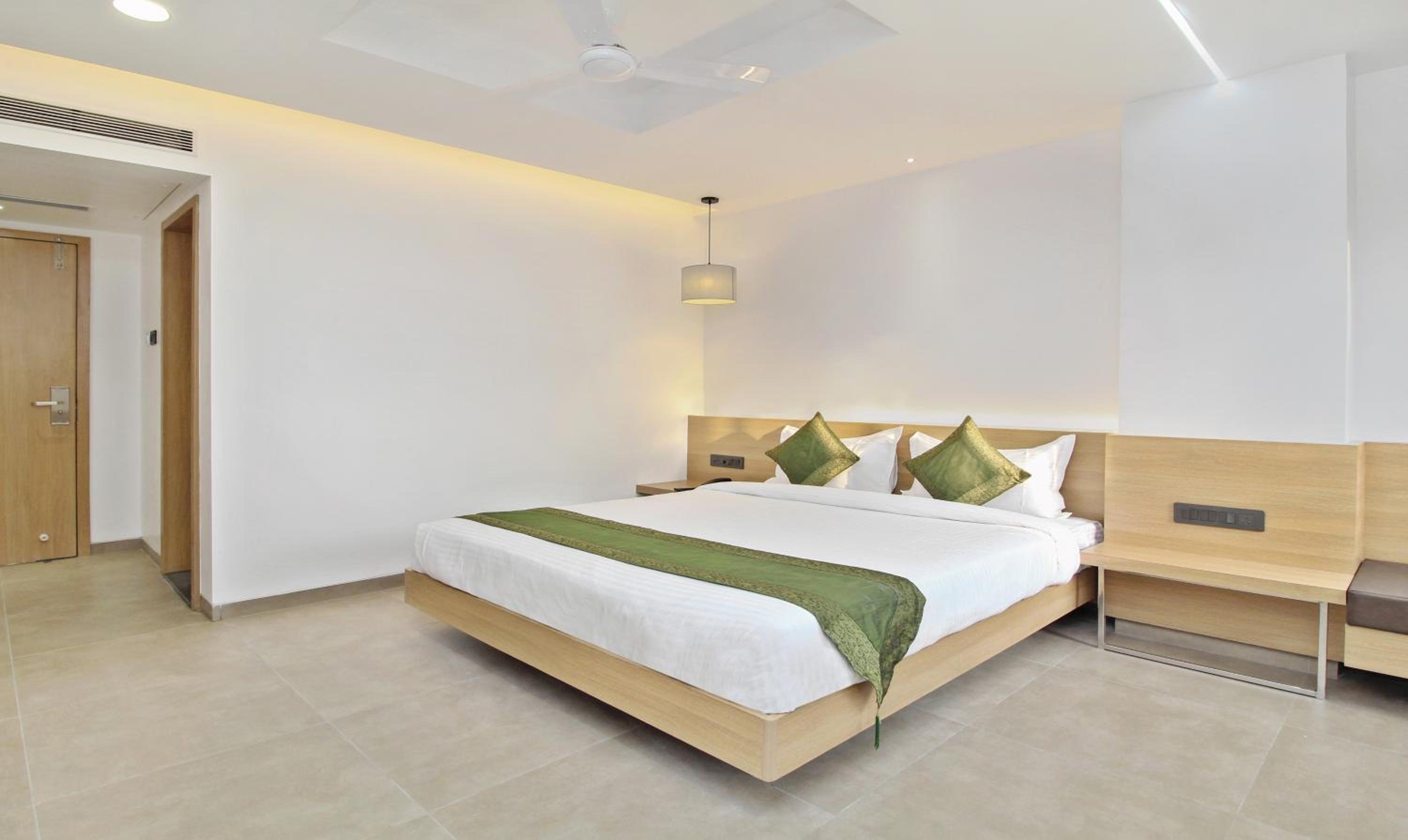 Deluxe Family Room - Photo 13