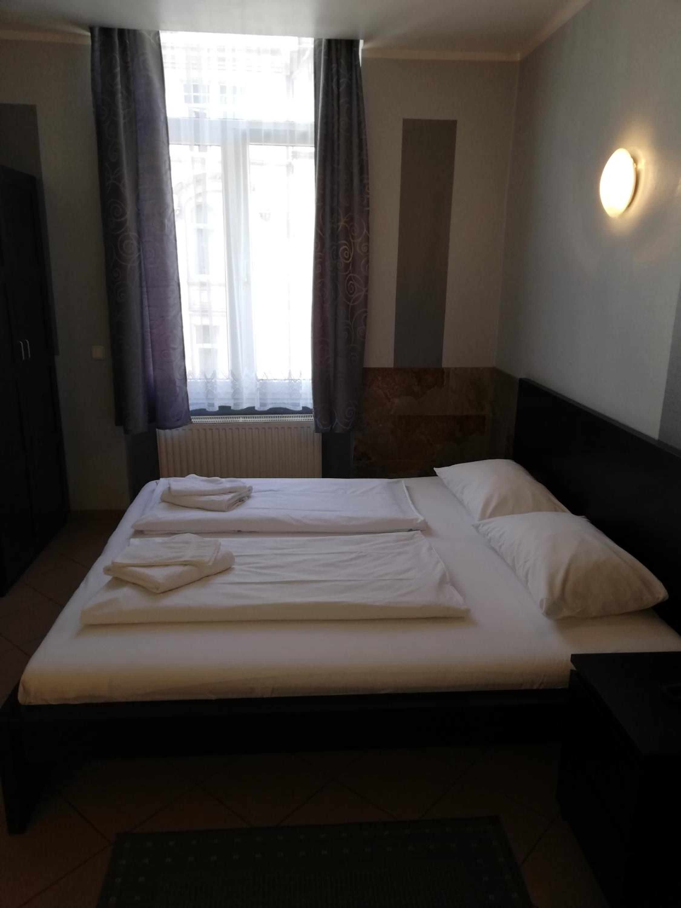 Double Room - Photo 4