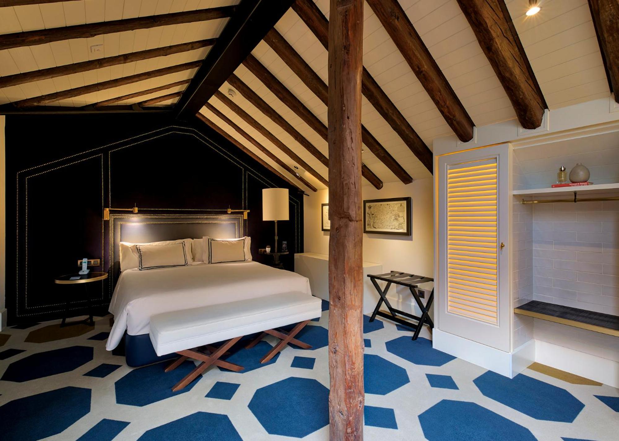 Fabulofts Junior Suite