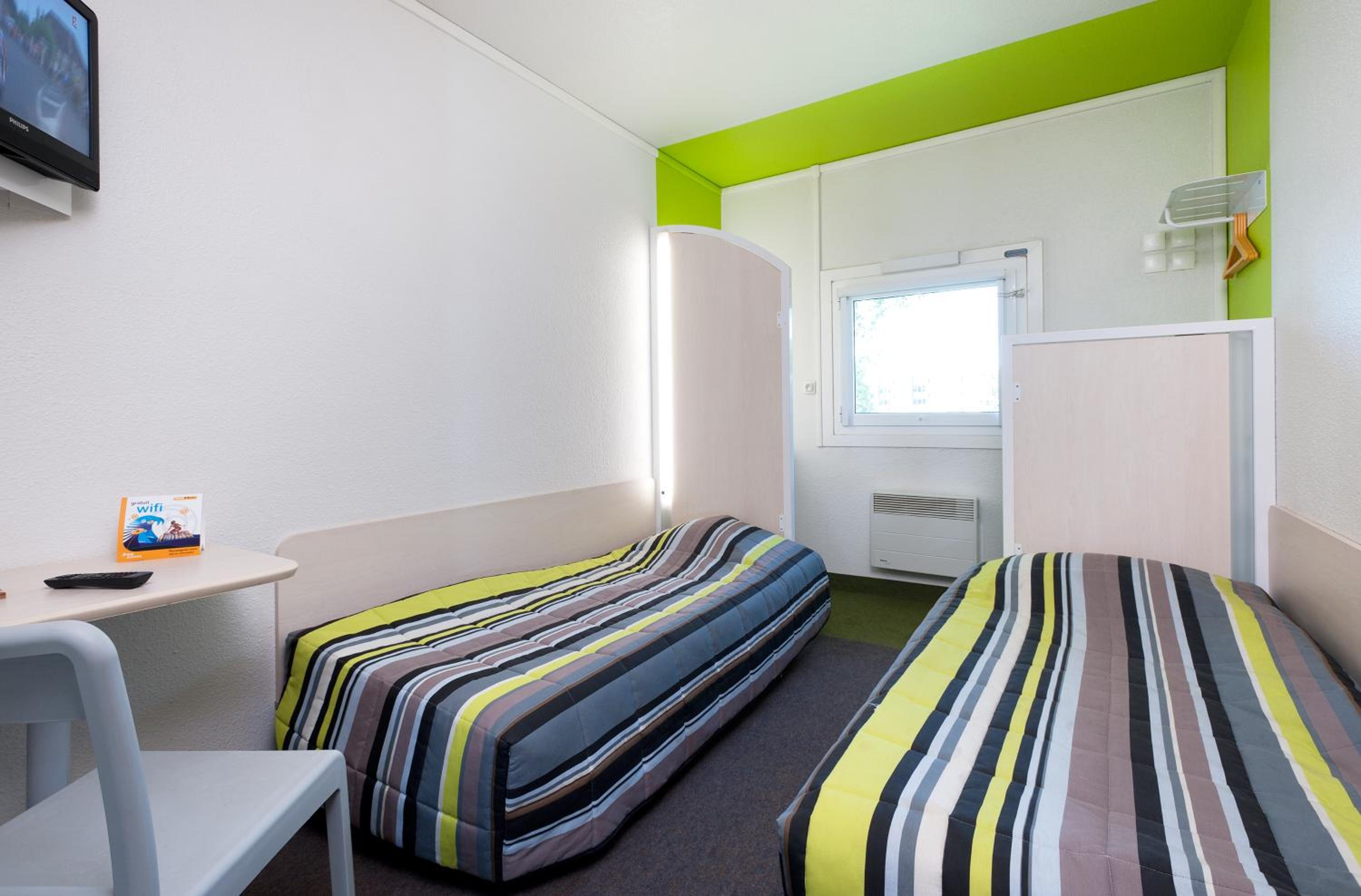 Standard Twin Room with Shared Bathroom