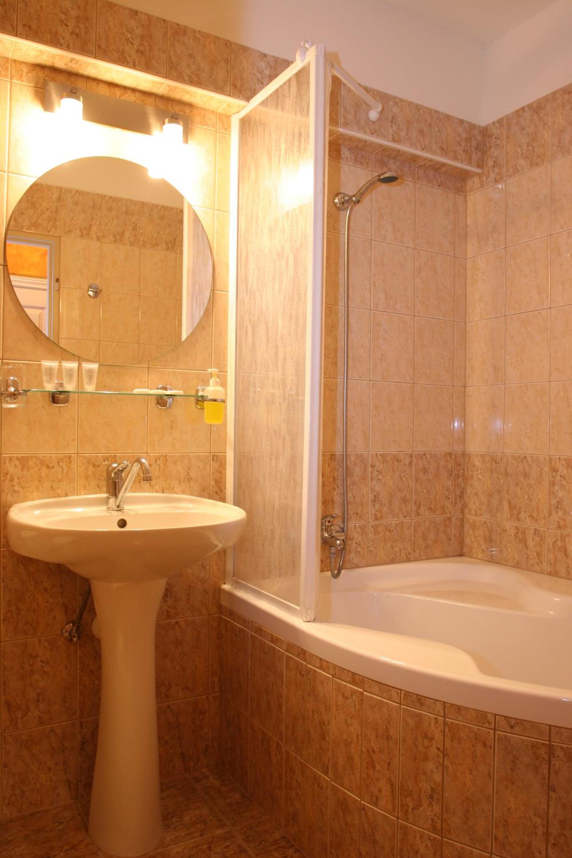 Double Room with Extra Bed photo 3