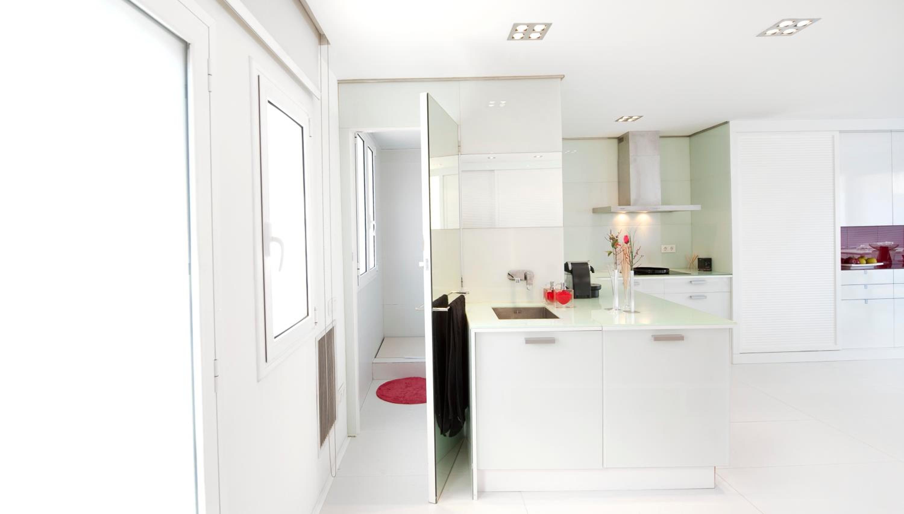 One-Bedroom Apartment with Terrace - Carrer de la Diputació photo 2